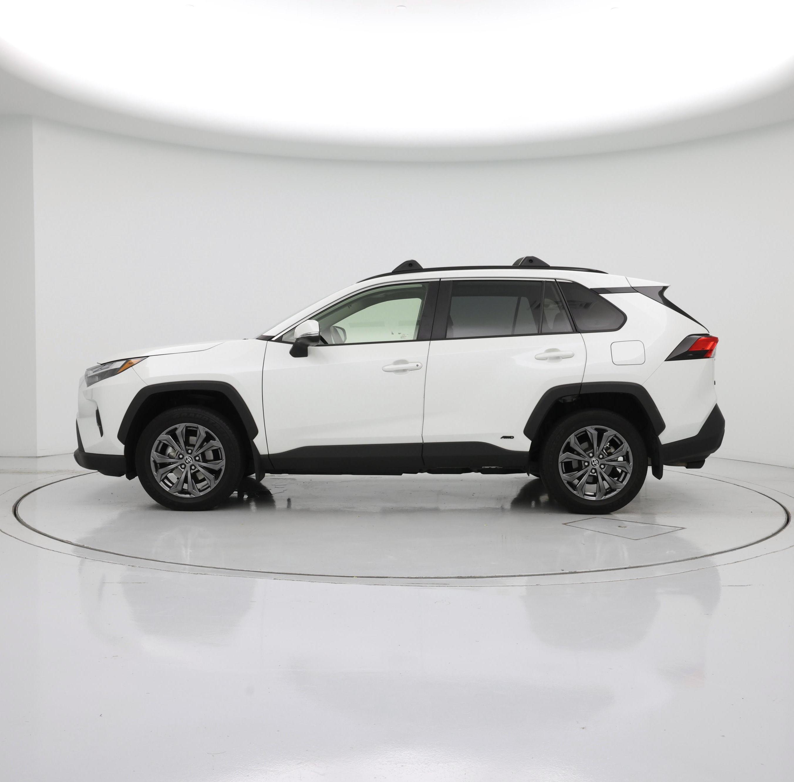 Thumbnail: 2022 Toyota RAV4 - 3