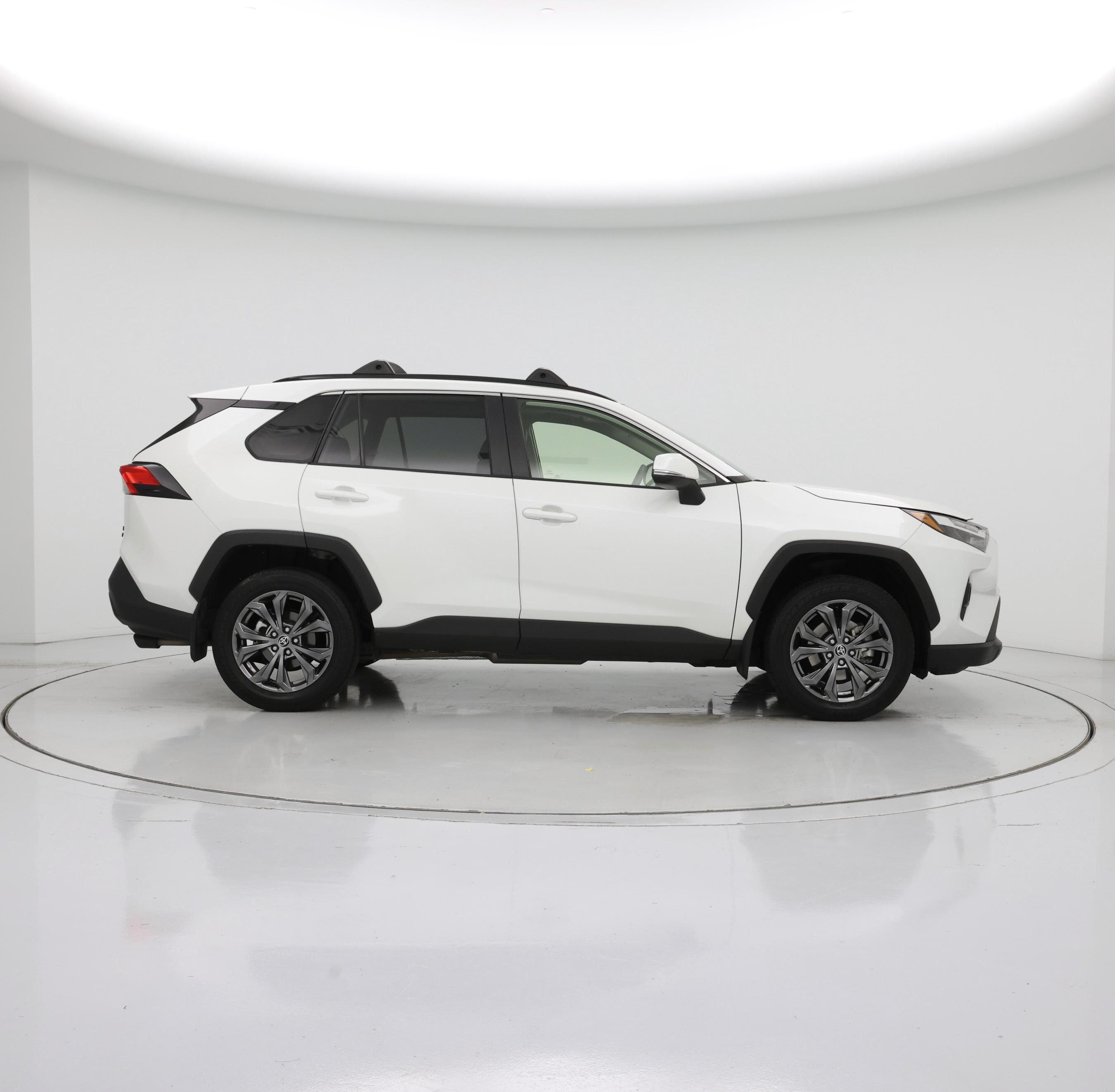 Thumbnail: 2022 Toyota RAV4 - 7