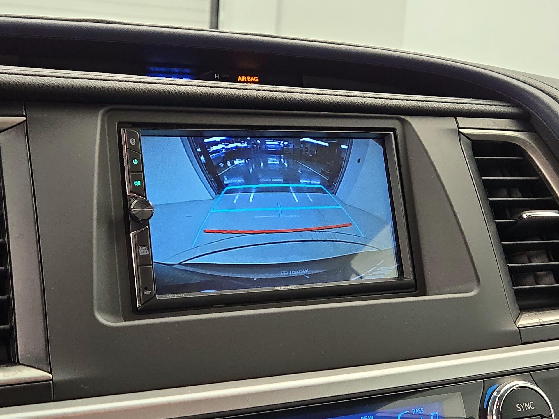 Thumbnail: 2019 Toyota Highlander - 14