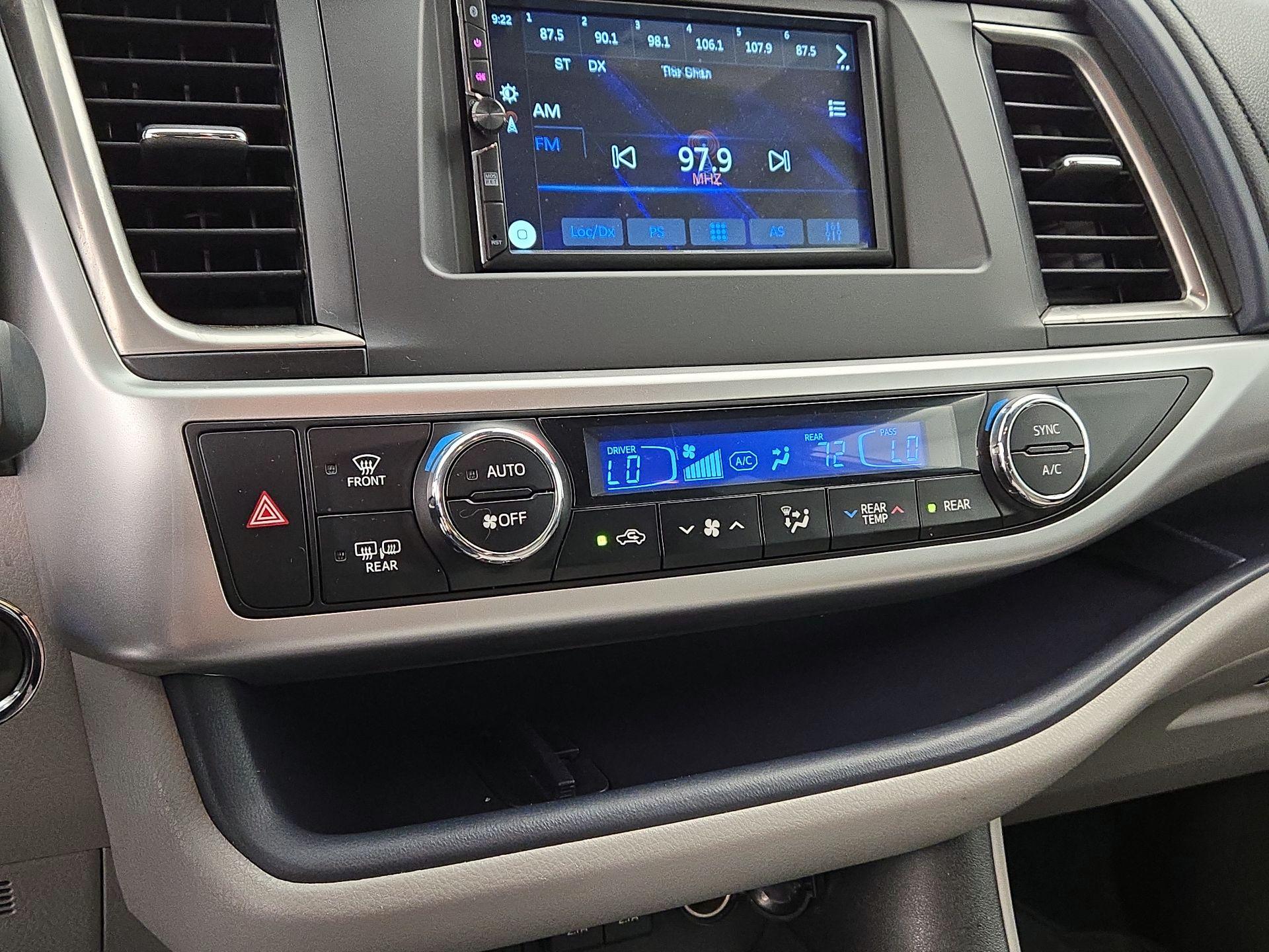 Thumbnail: 2019 Toyota Highlander - 16