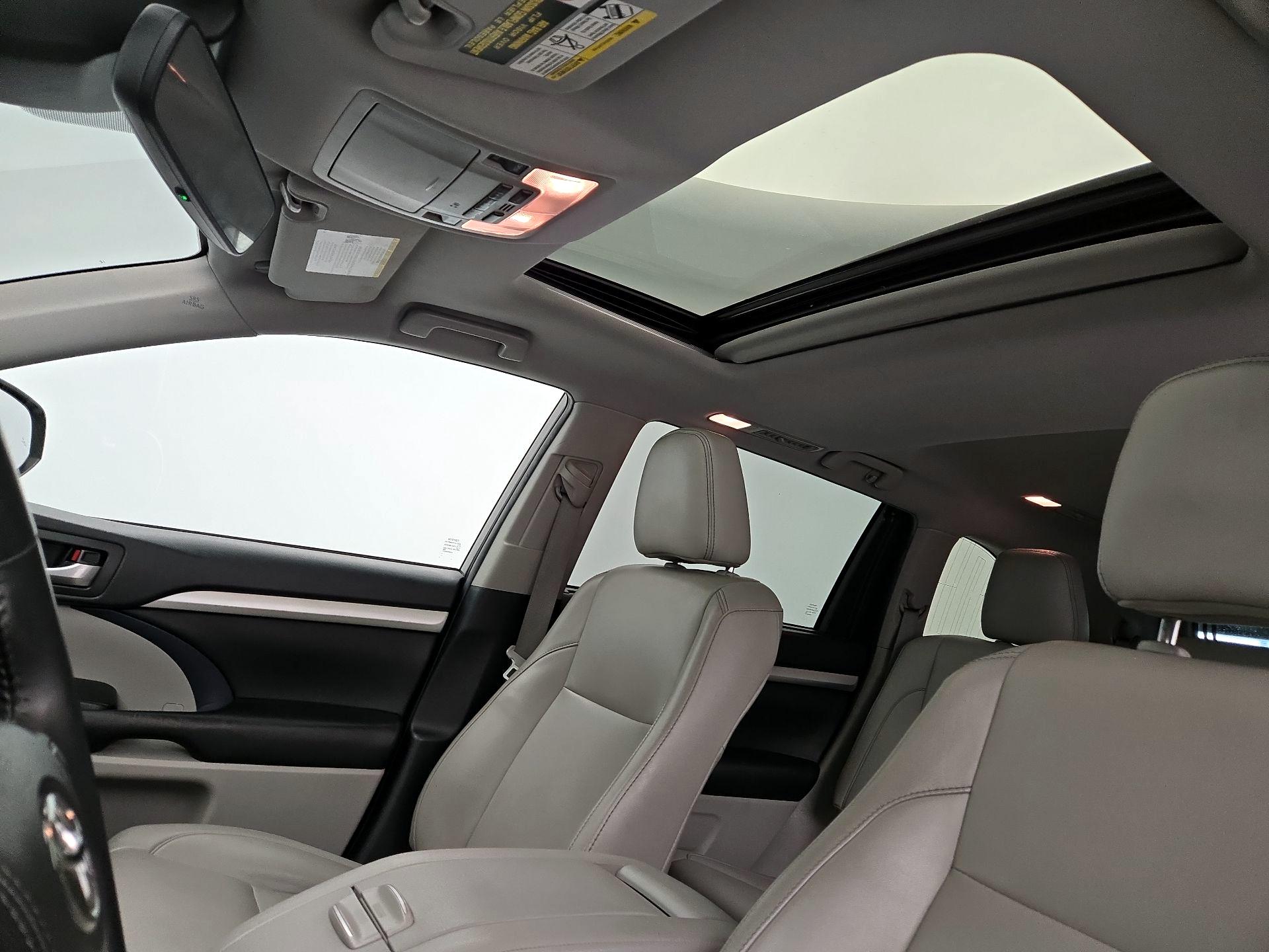 Thumbnail: 2019 Toyota Highlander - 19