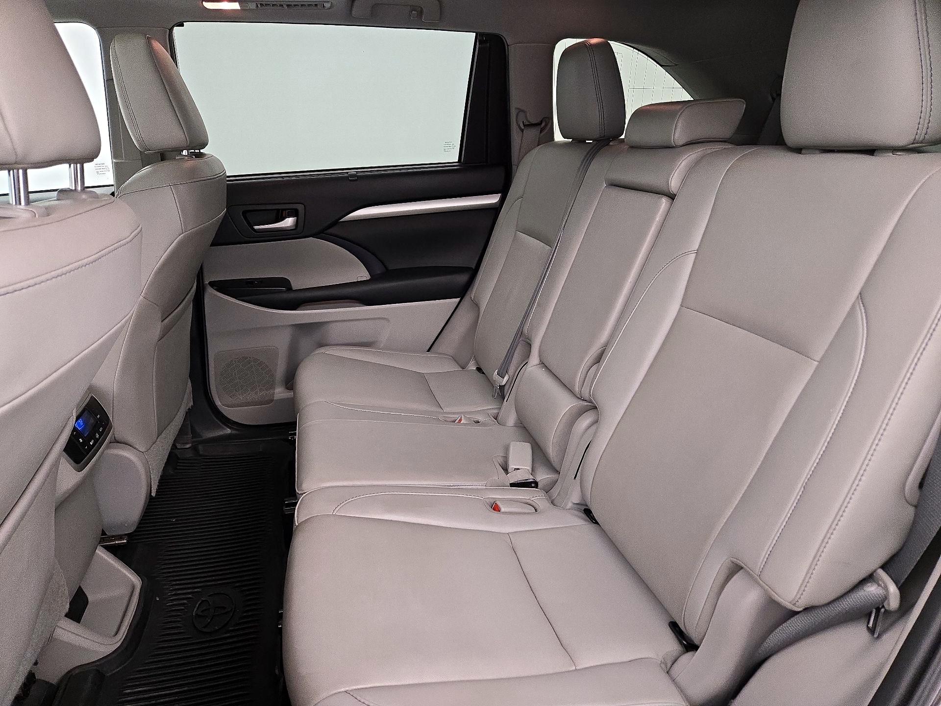 Thumbnail: 2019 Toyota Highlander - 20