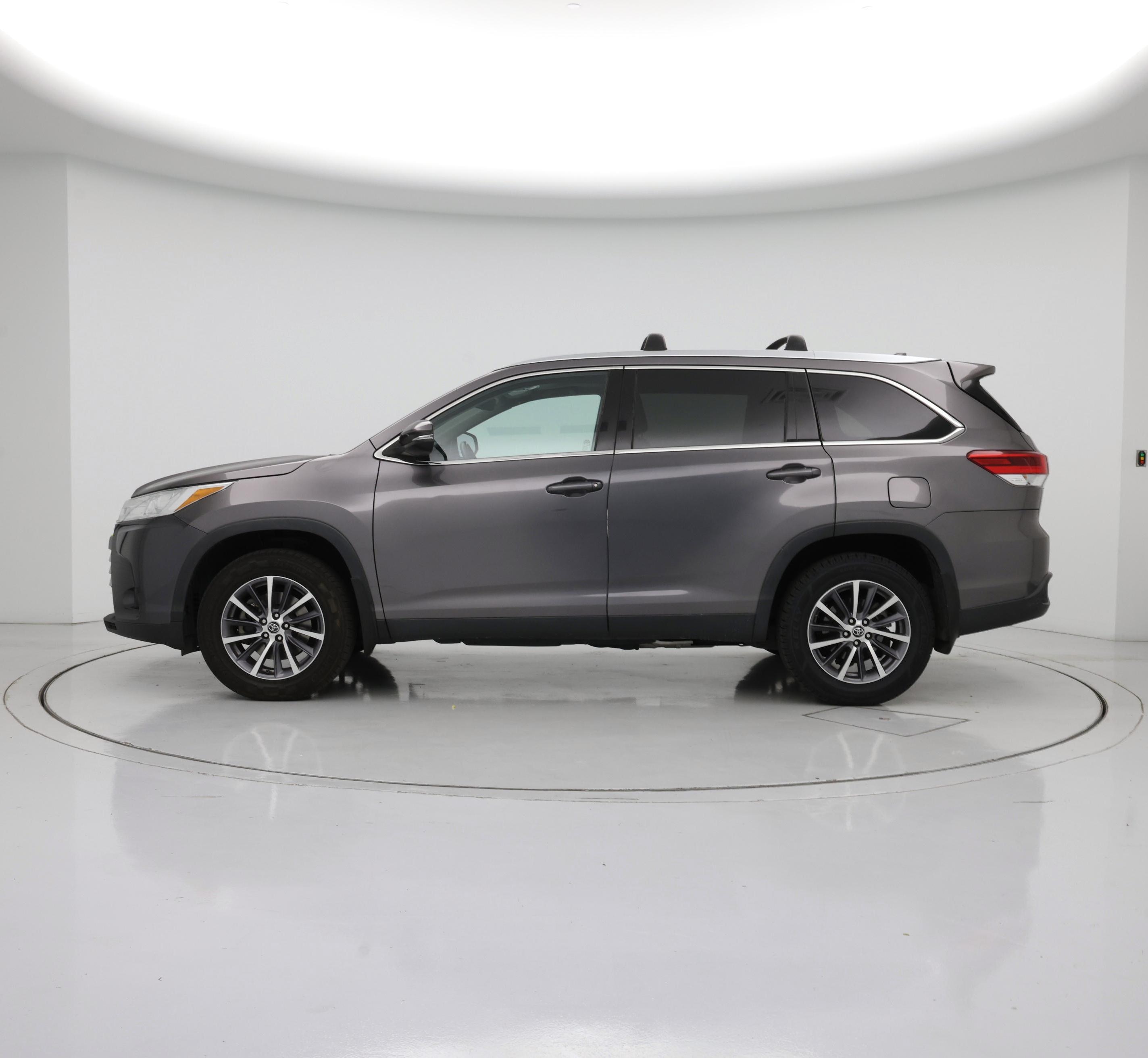 Thumbnail: 2019 Toyota Highlander - 3