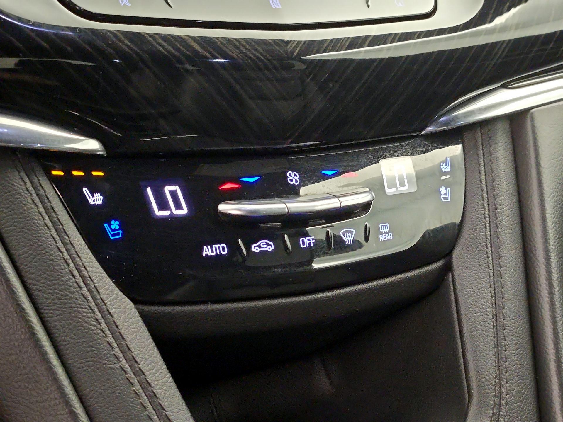 Thumbnail: 2020 Cadillac XT6 - 17