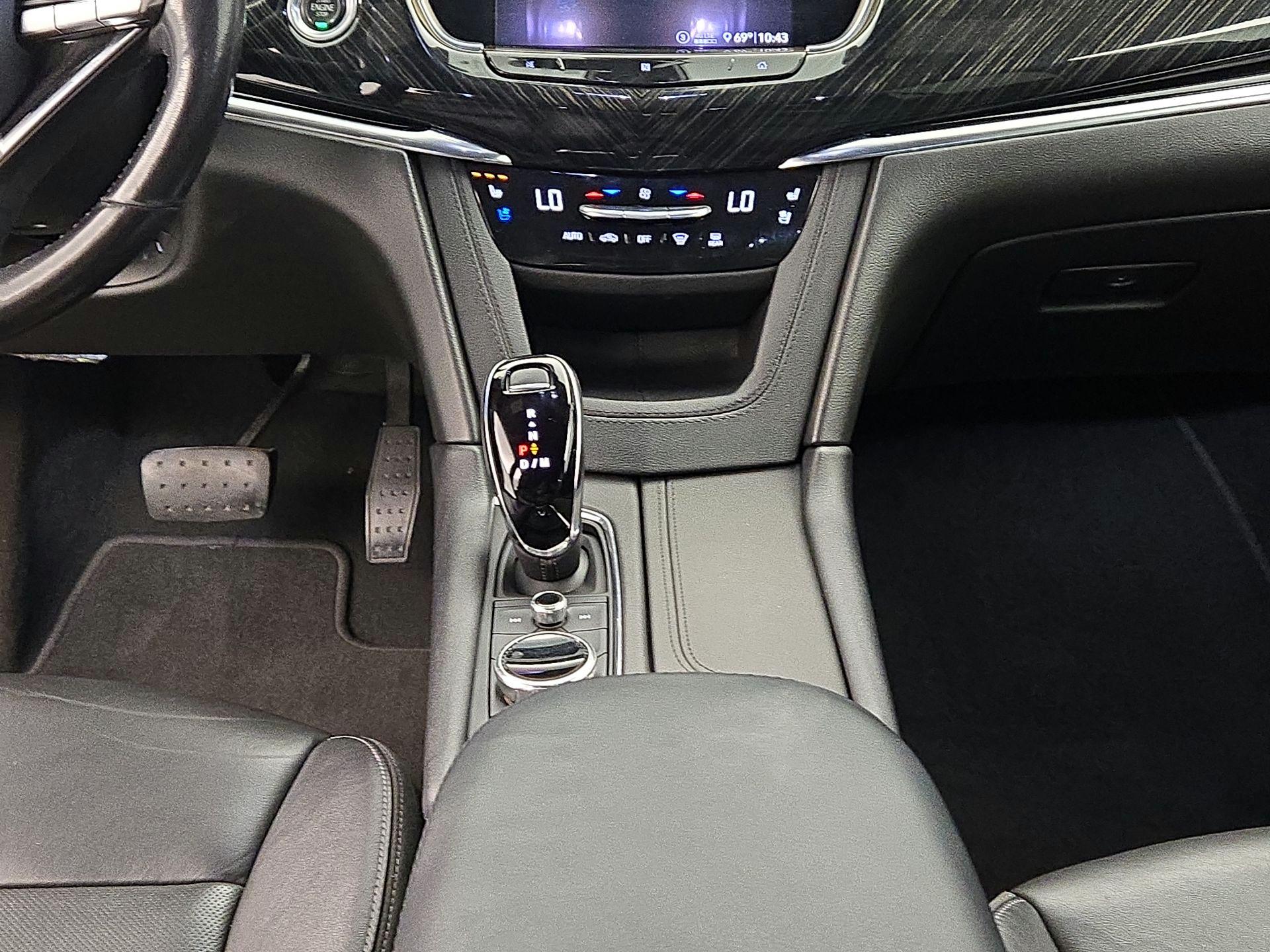 Thumbnail: 2020 Cadillac XT6 - 18
