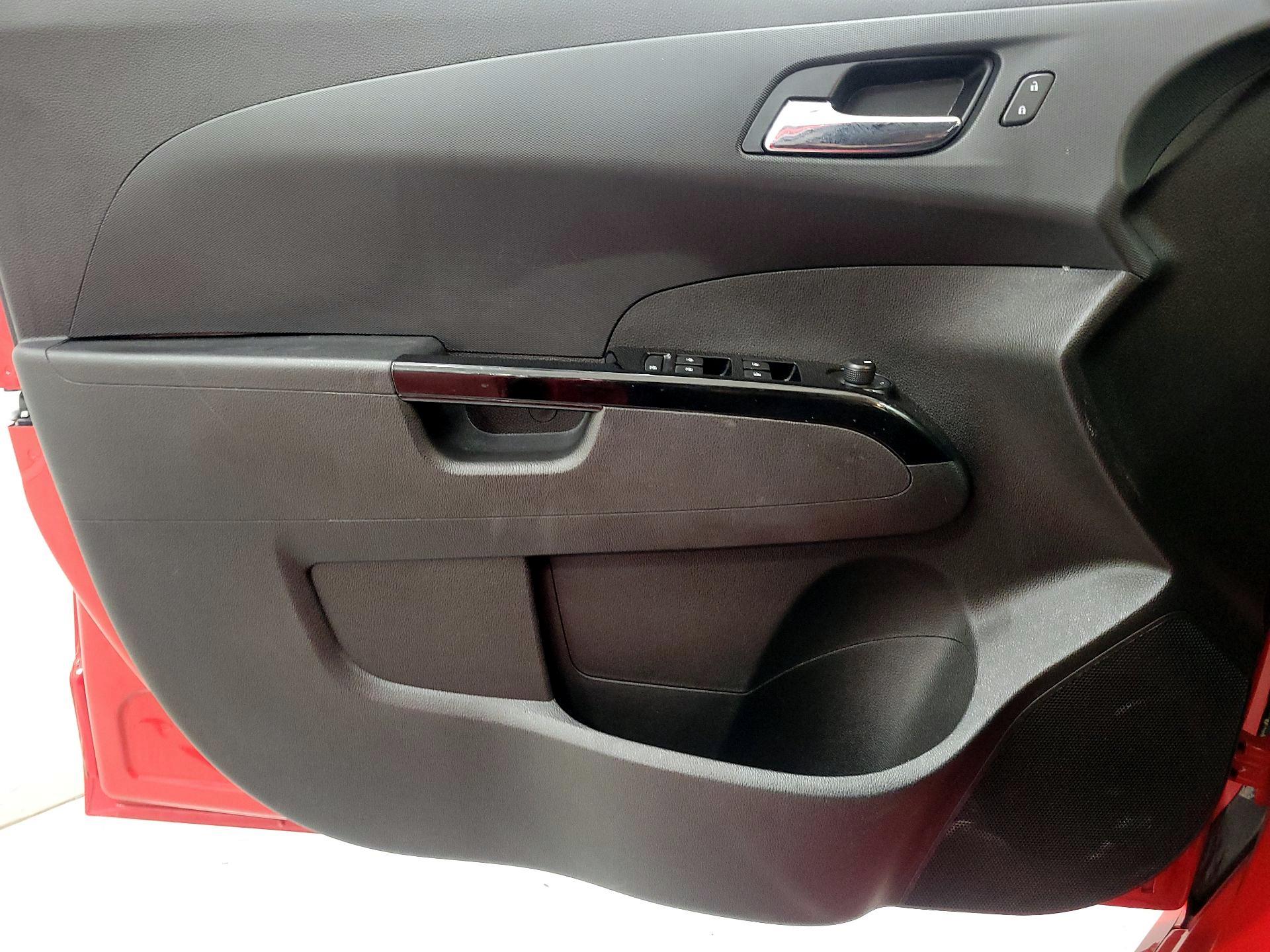 Thumbnail: 2017 Chevrolet Sonic - 12