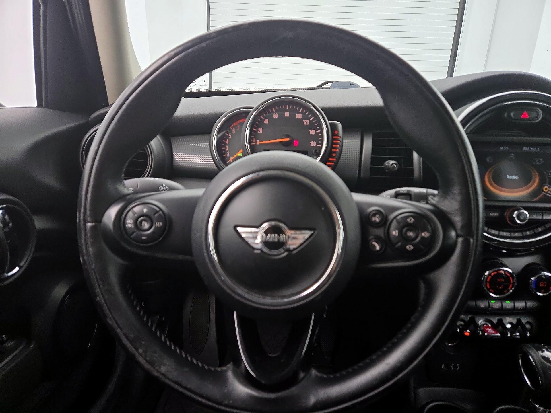 Thumbnail: 2017 MINI Cooper Hardtop - 10