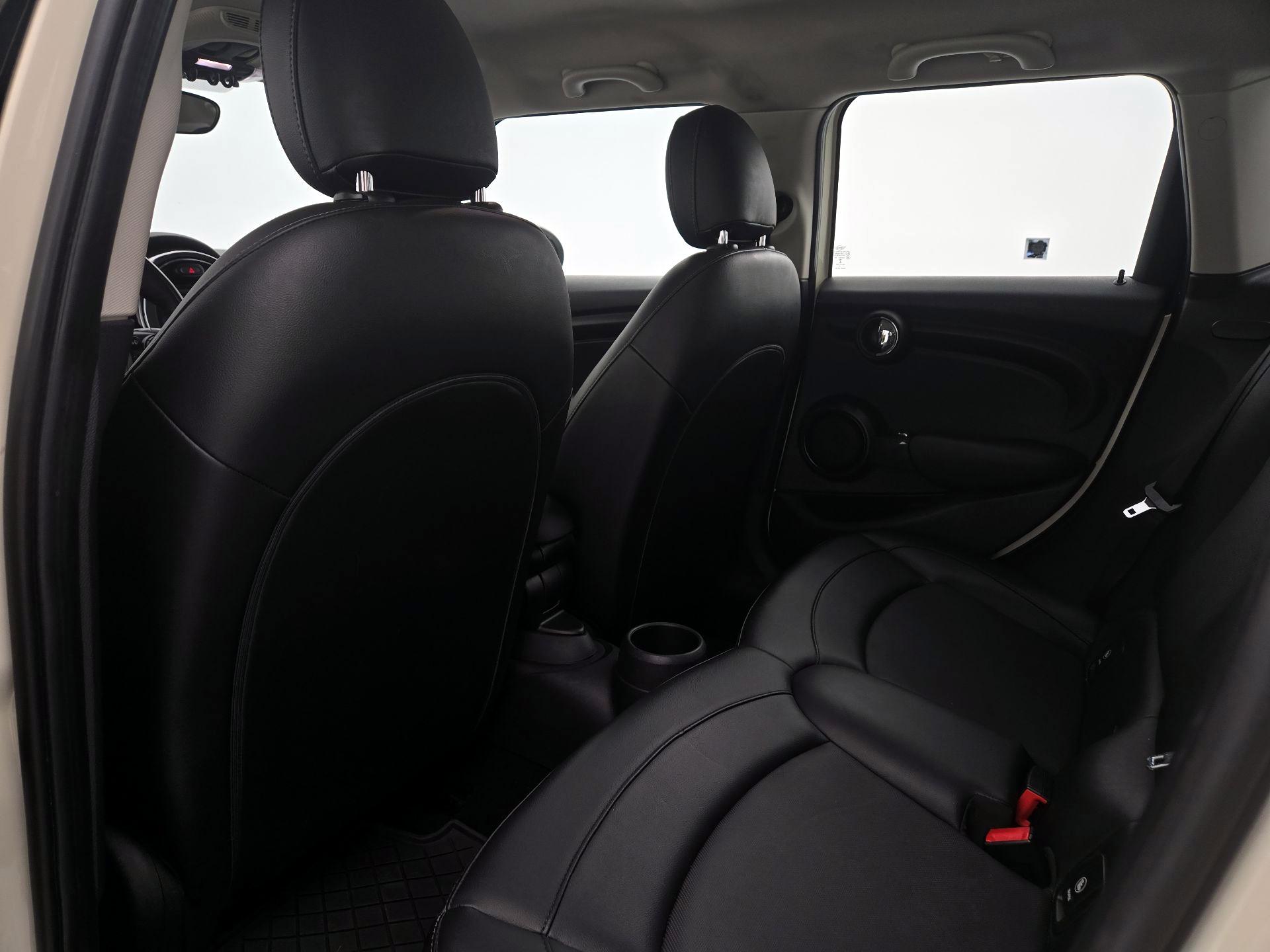 Thumbnail: 2017 MINI Cooper Hardtop - 18