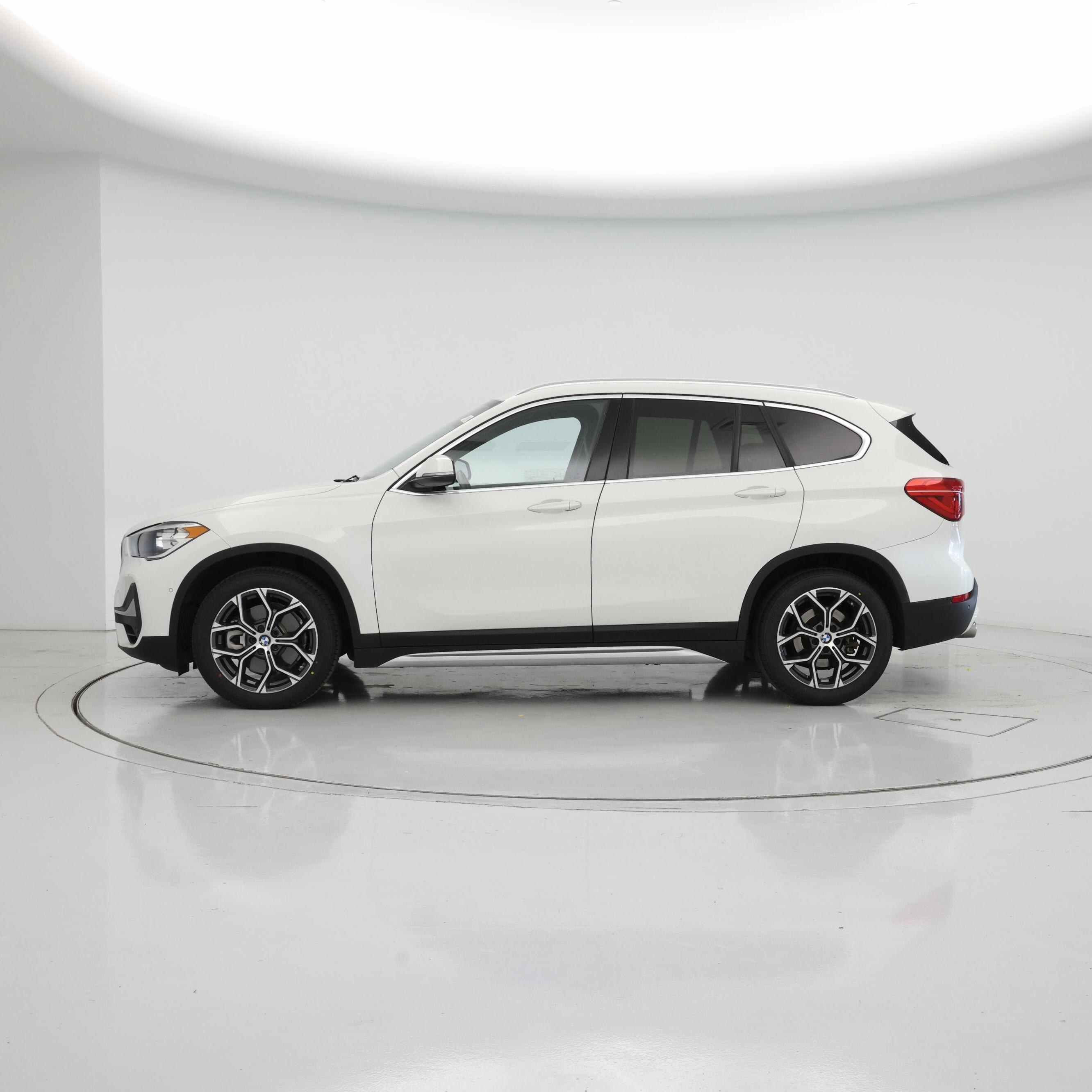 Thumbnail: 2021 BMW X1 - 3