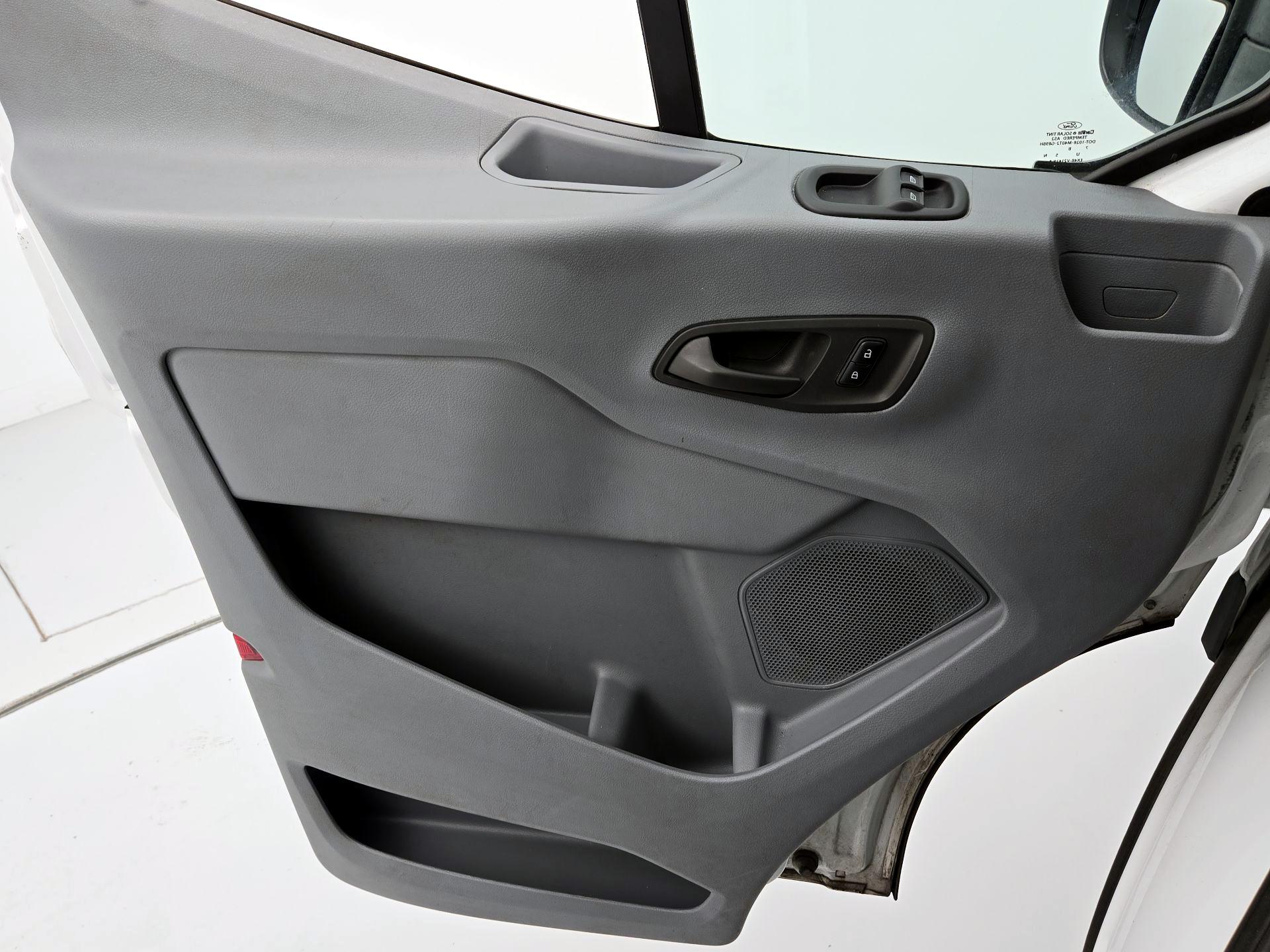 Thumbnail: 2017 Ford Transit Series - 12