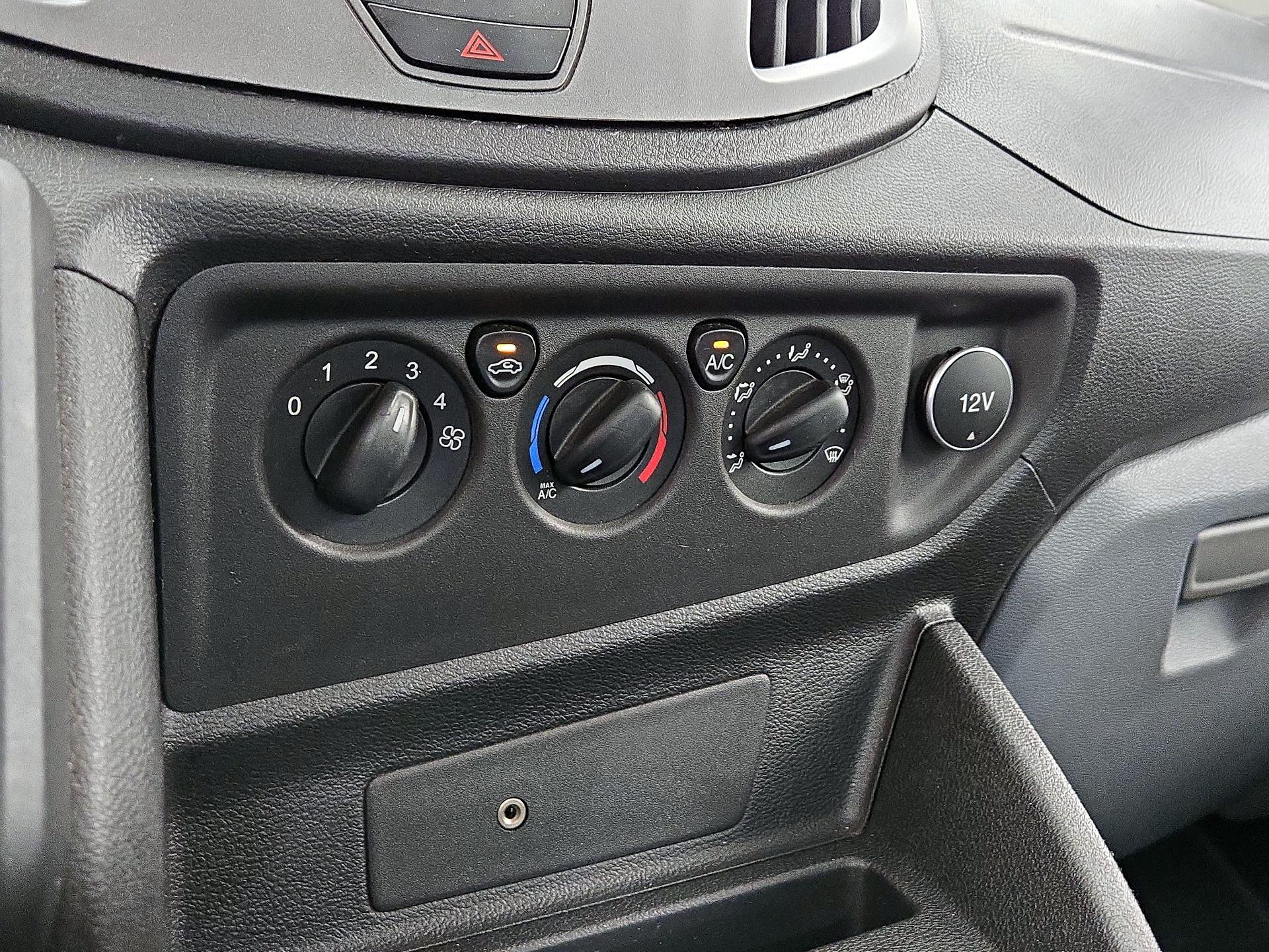 Thumbnail: 2017 Ford Transit Series - 16