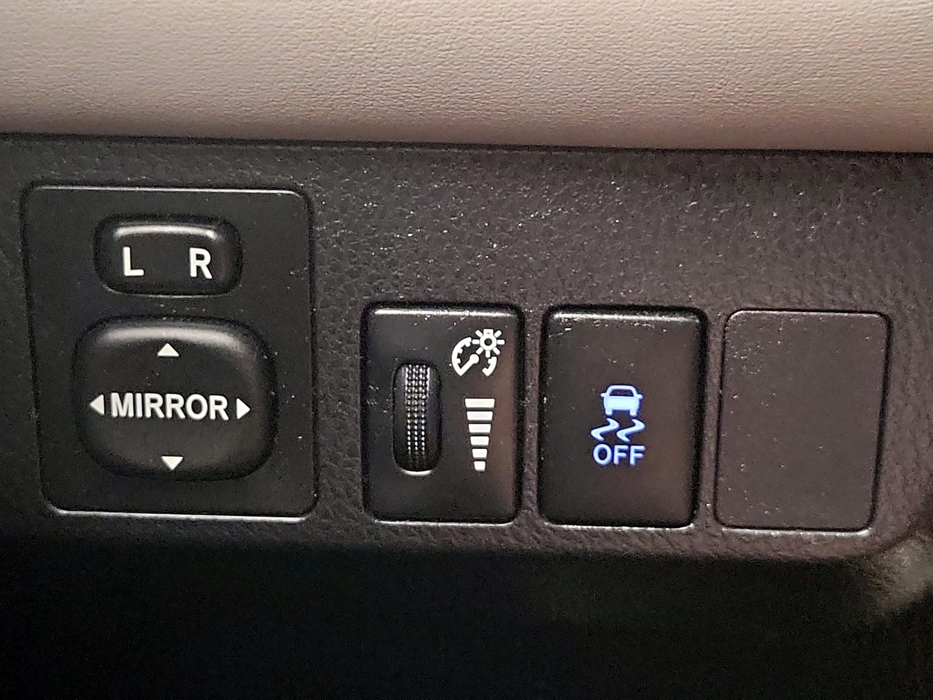 Thumbnail: 2013 Toyota RAV4 - 13