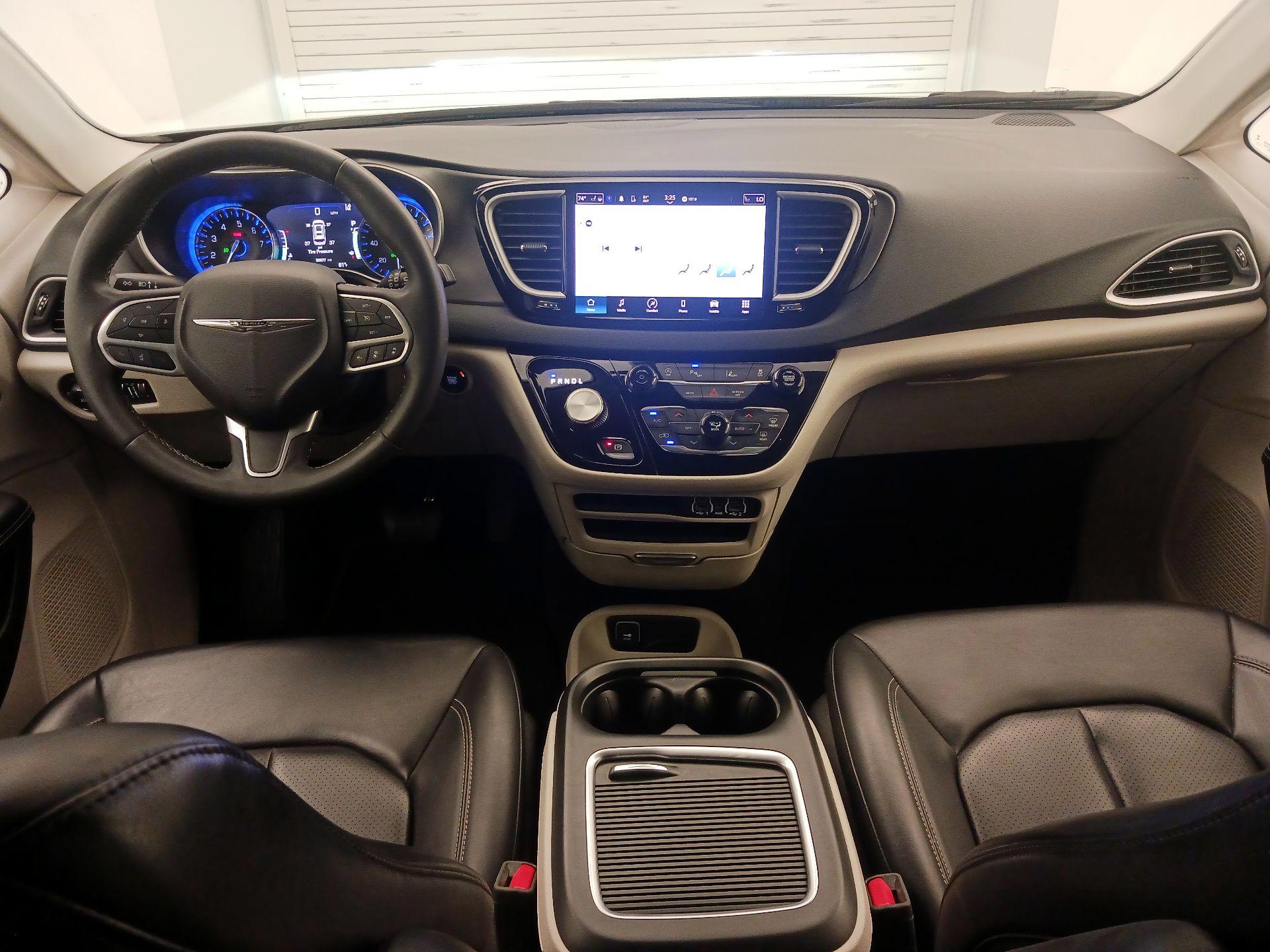 Thumbnail: 2023 Chrysler Pacifica - 9