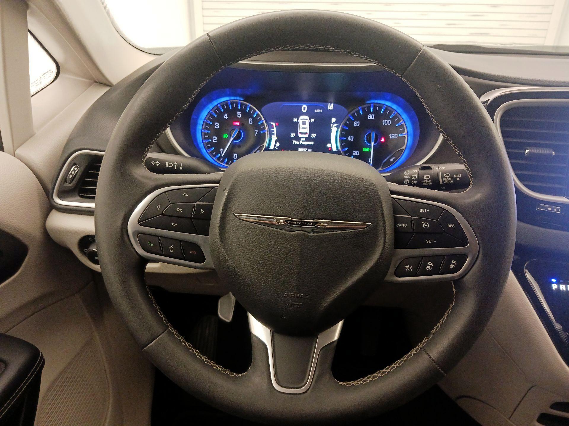 Thumbnail: 2023 Chrysler Pacifica - 10
