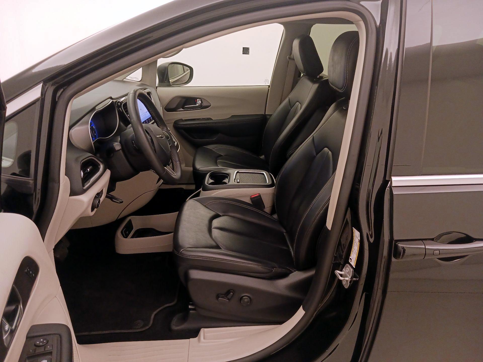 Thumbnail: 2023 Chrysler Pacifica - 11