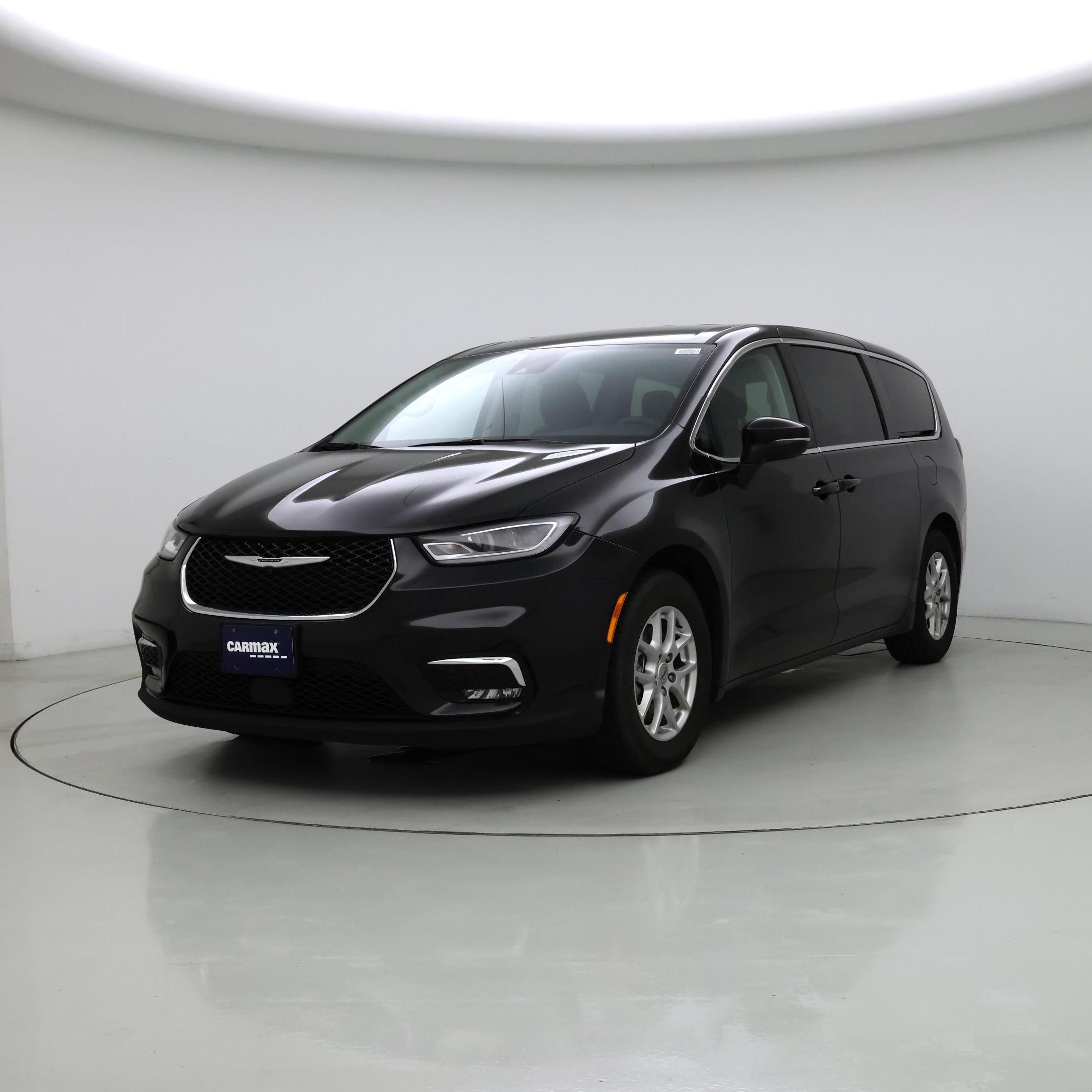 Thumbnail: 2023 Chrysler Pacifica - 4