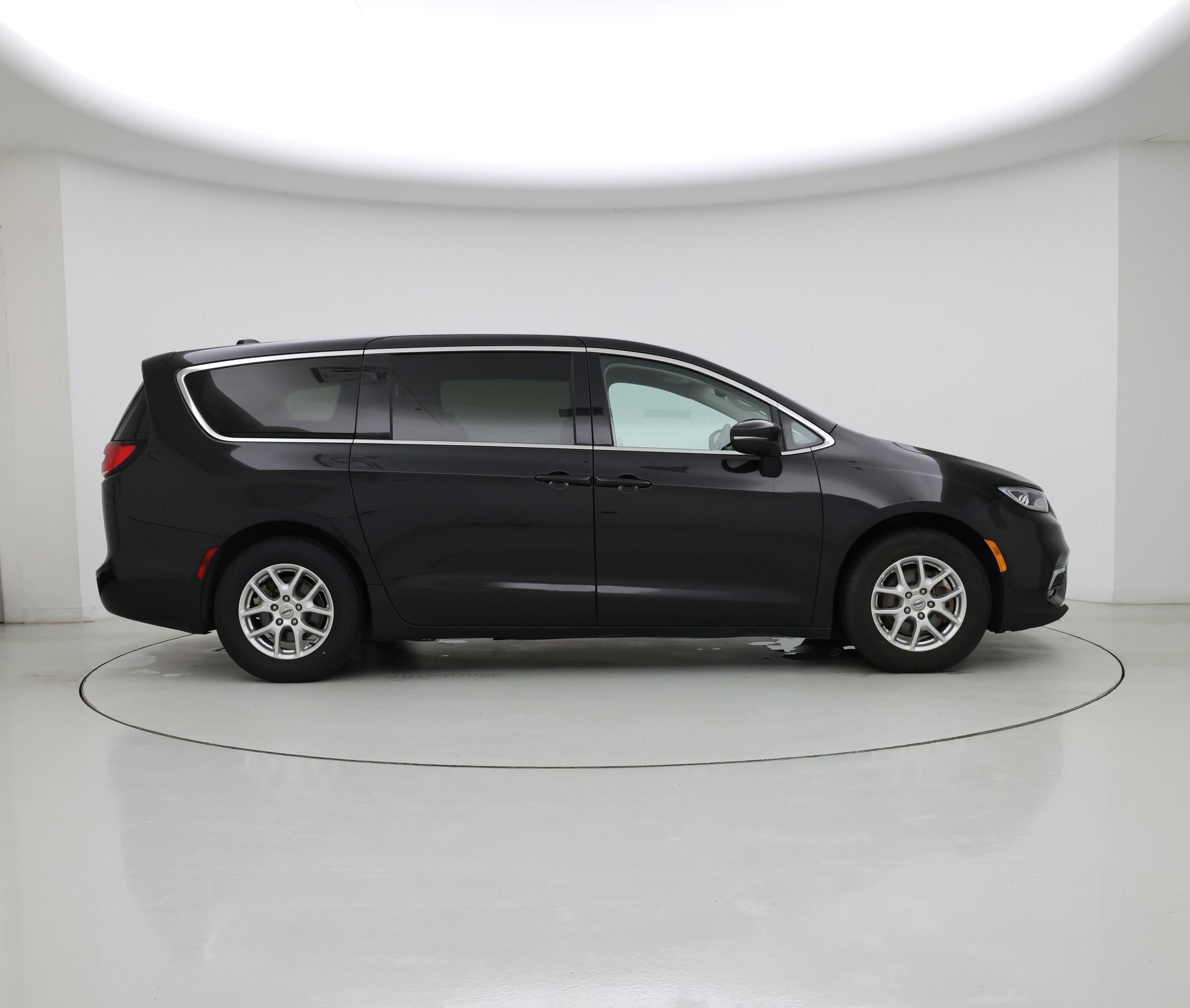 Thumbnail: 2023 Chrysler Pacifica - 7
