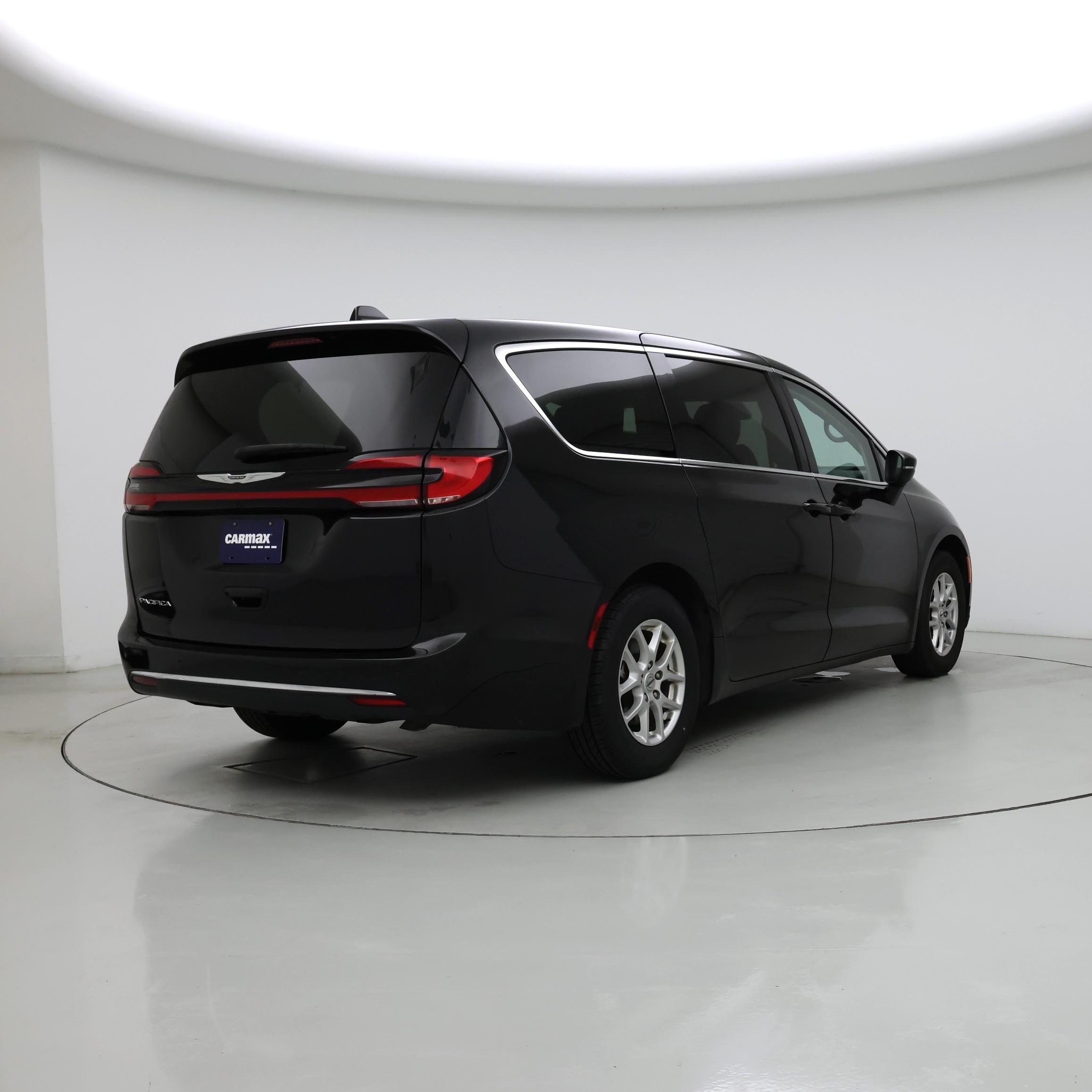 Thumbnail: 2023 Chrysler Pacifica - 8
