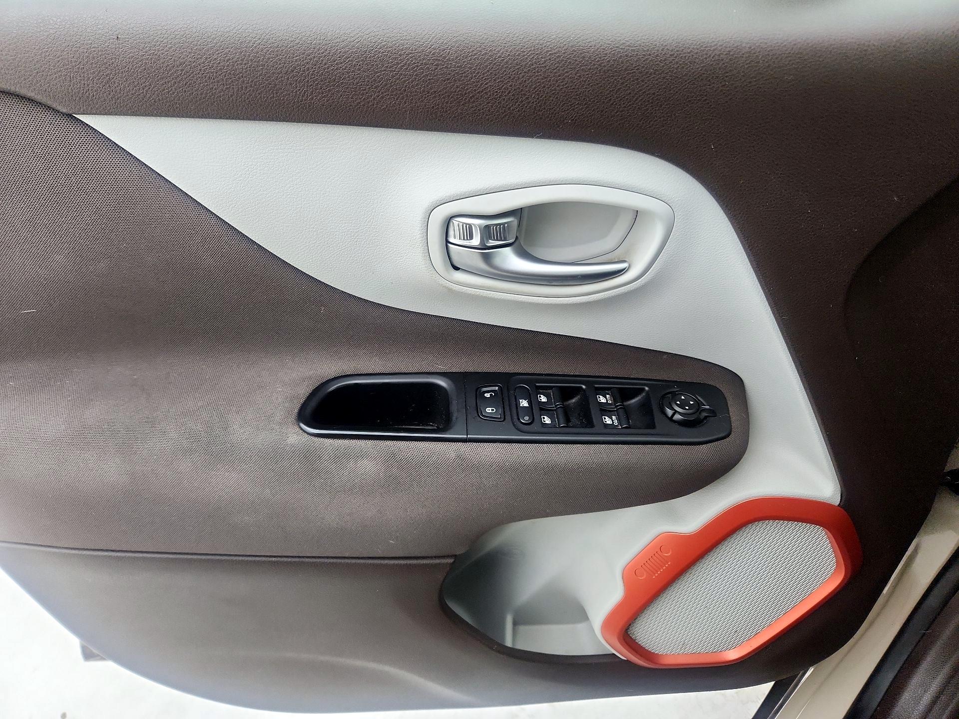 Thumbnail: 2015 Jeep Renegade - 12