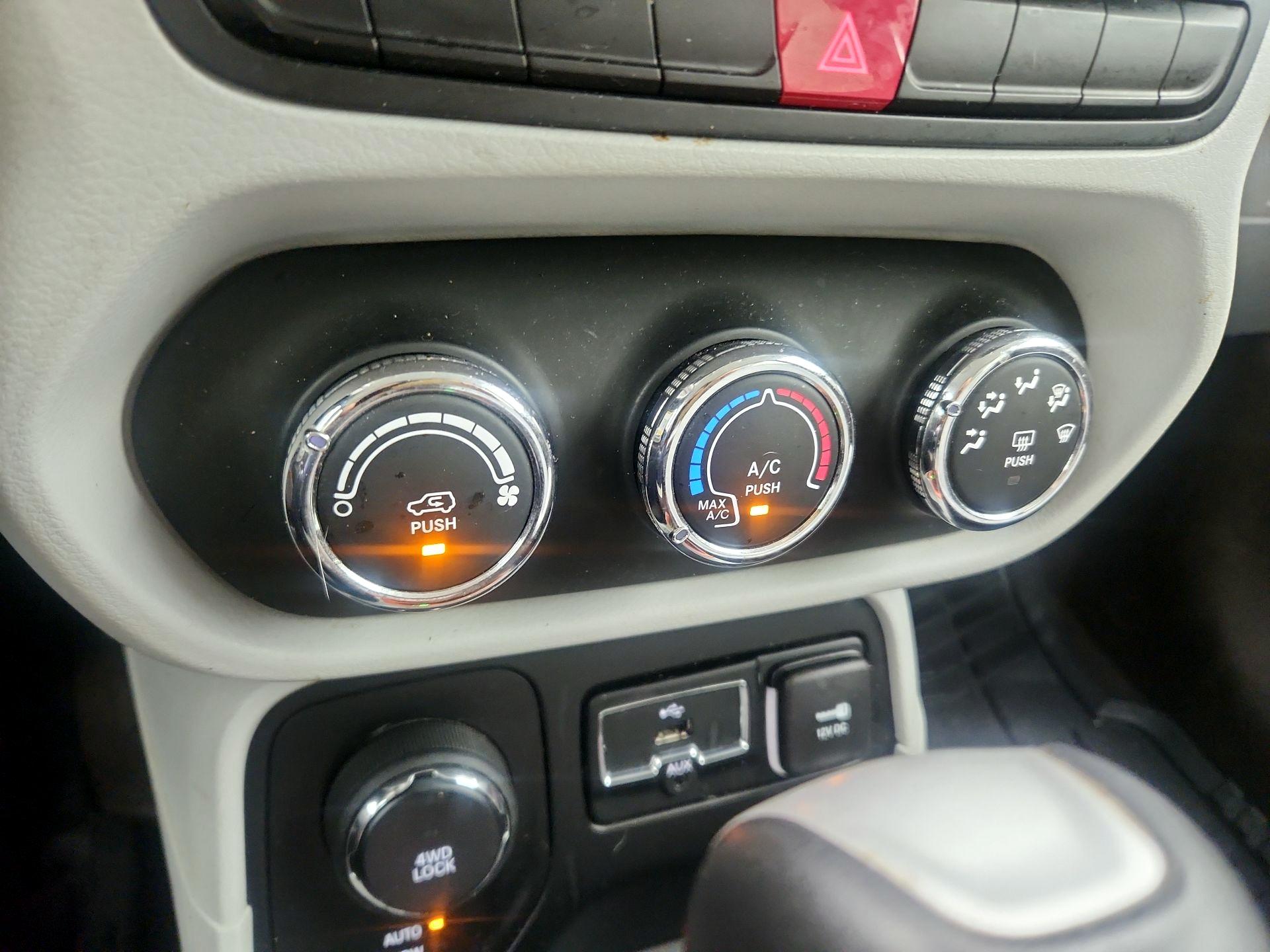 Thumbnail: 2015 Jeep Renegade - 16