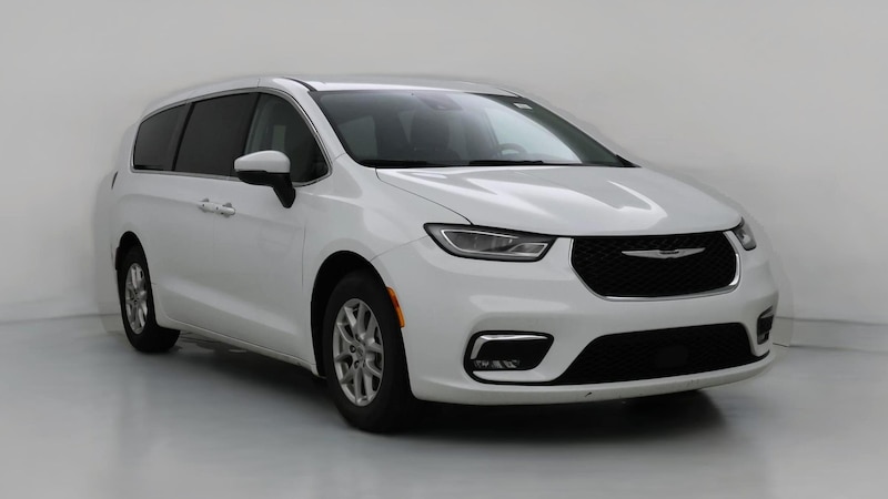 2023 Chrysler Pacifica Touring L Hero Image