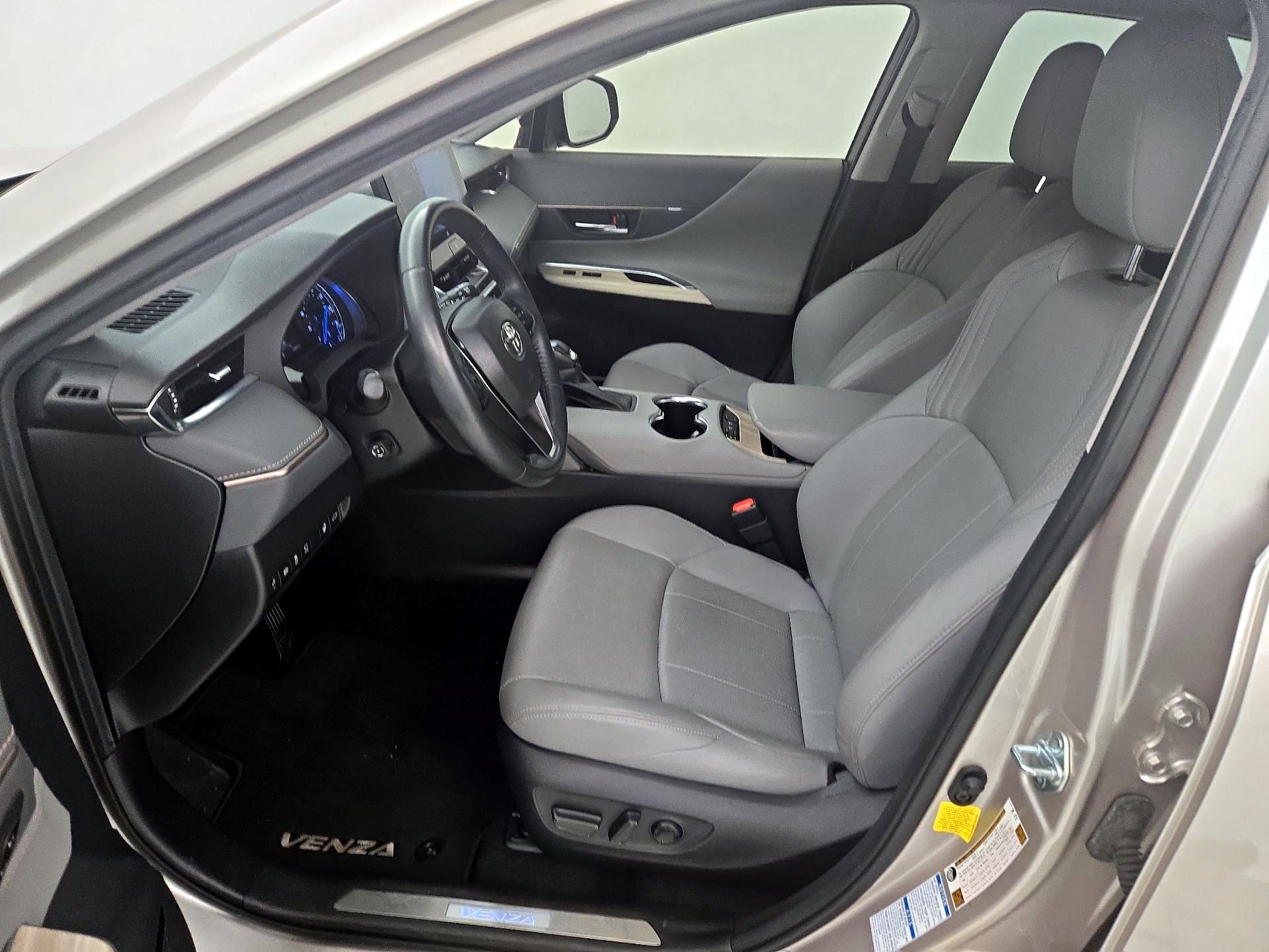 Thumbnail: 2021 Toyota Venza - 11