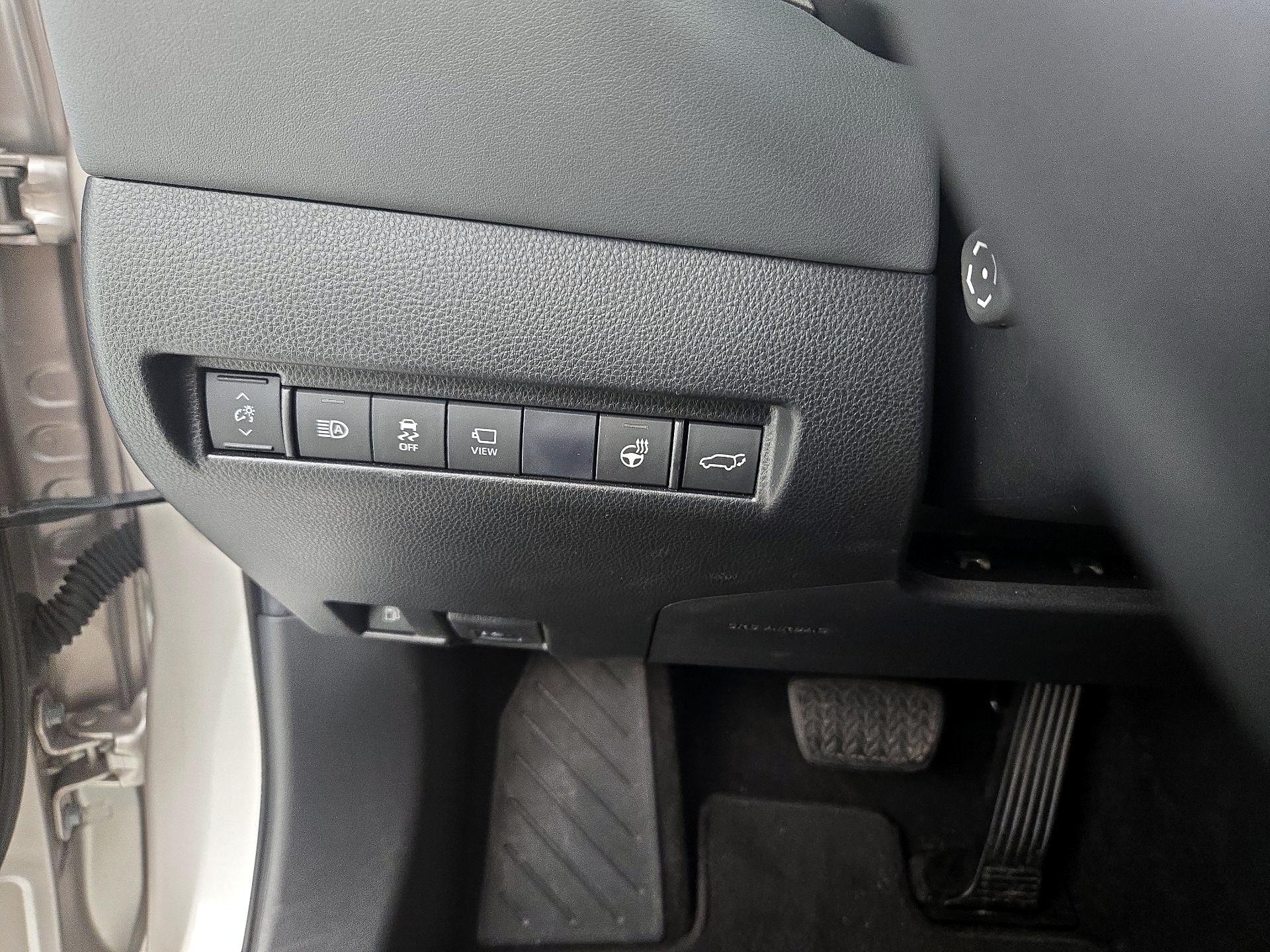 Thumbnail: 2021 Toyota Venza - 13