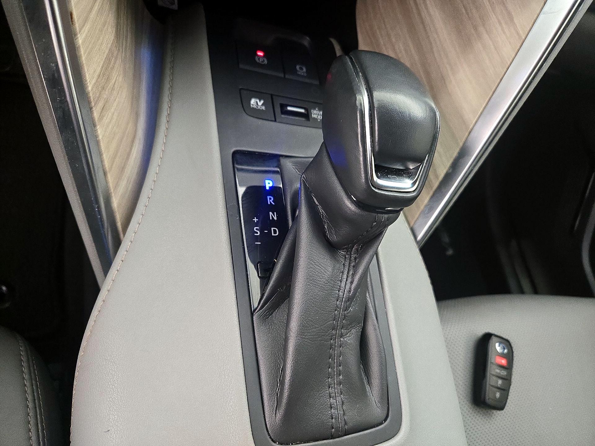 Thumbnail: 2021 Toyota Venza - 18