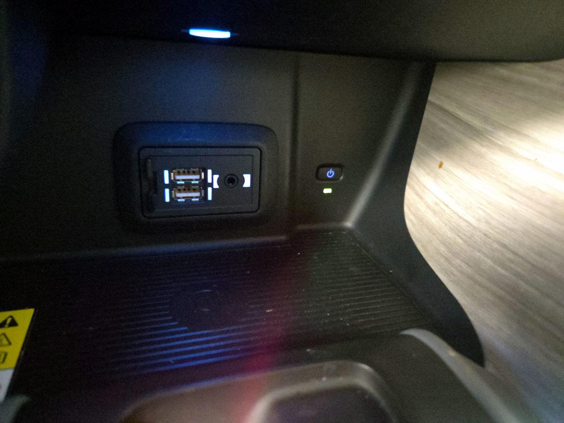 Thumbnail: 2021 Toyota Venza - 19