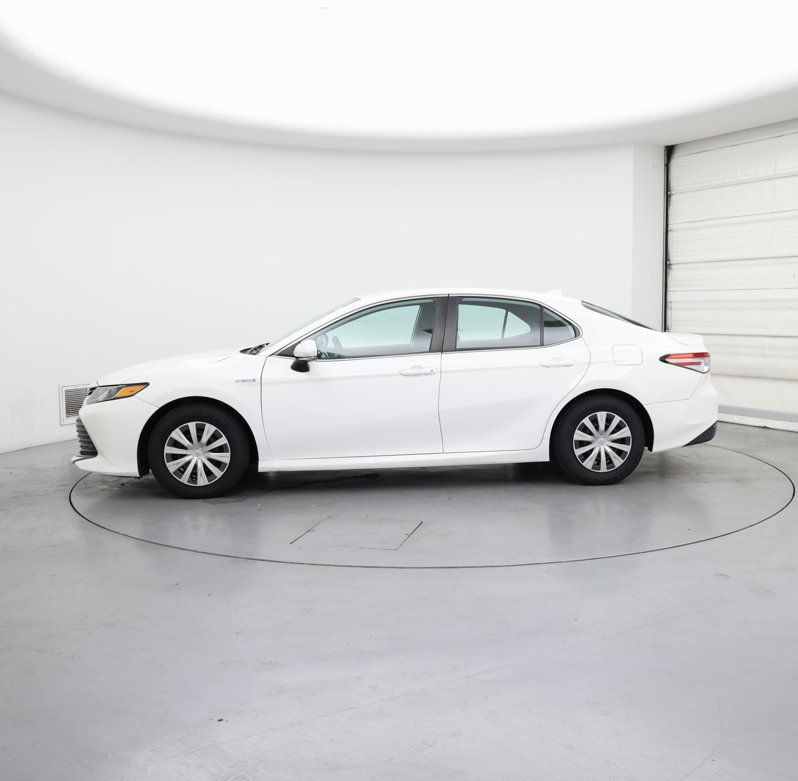 Thumbnail: 2020 Toyota Camry - 3
