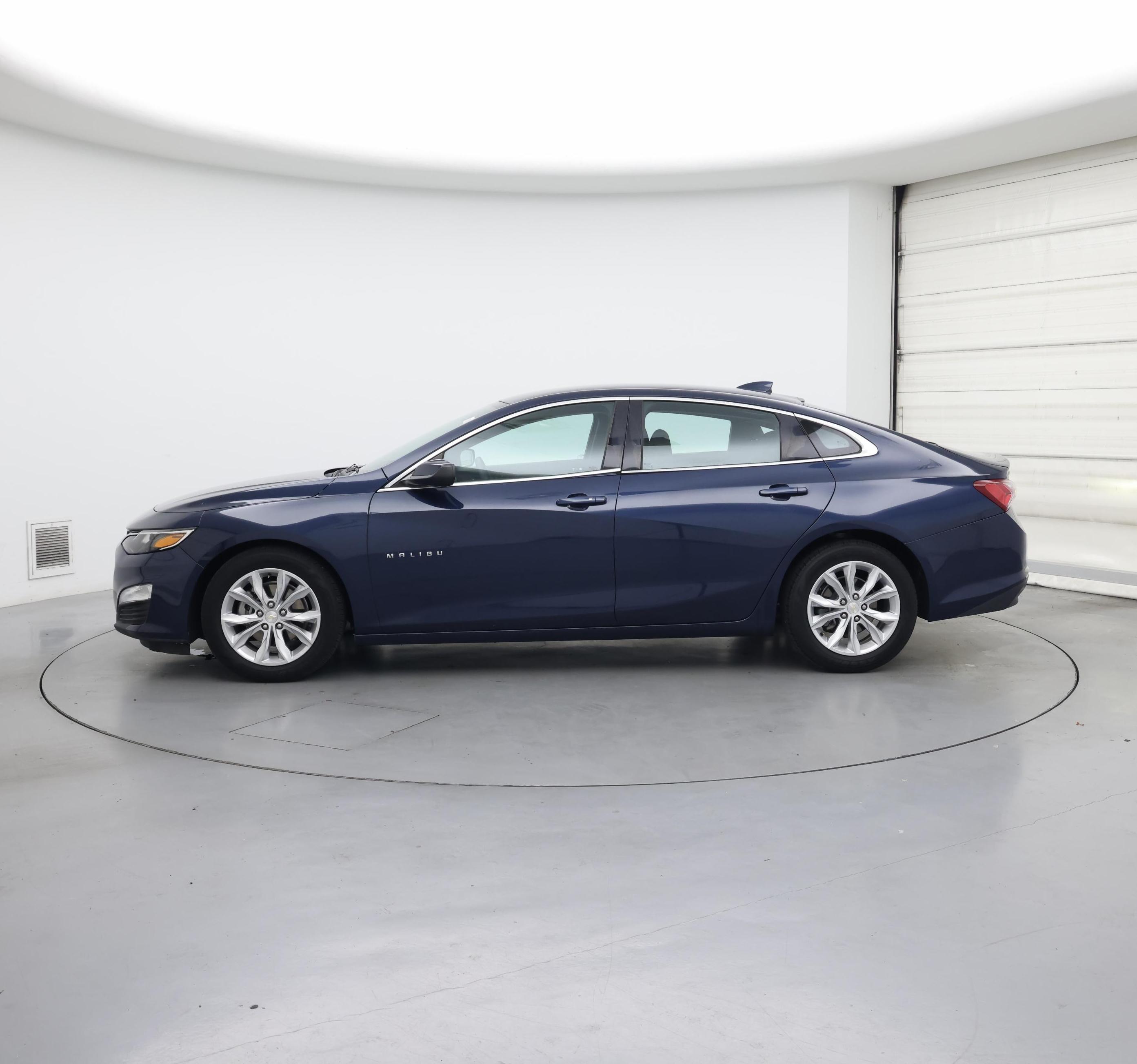 Thumbnail: 2021 Chevrolet Malibu - 3