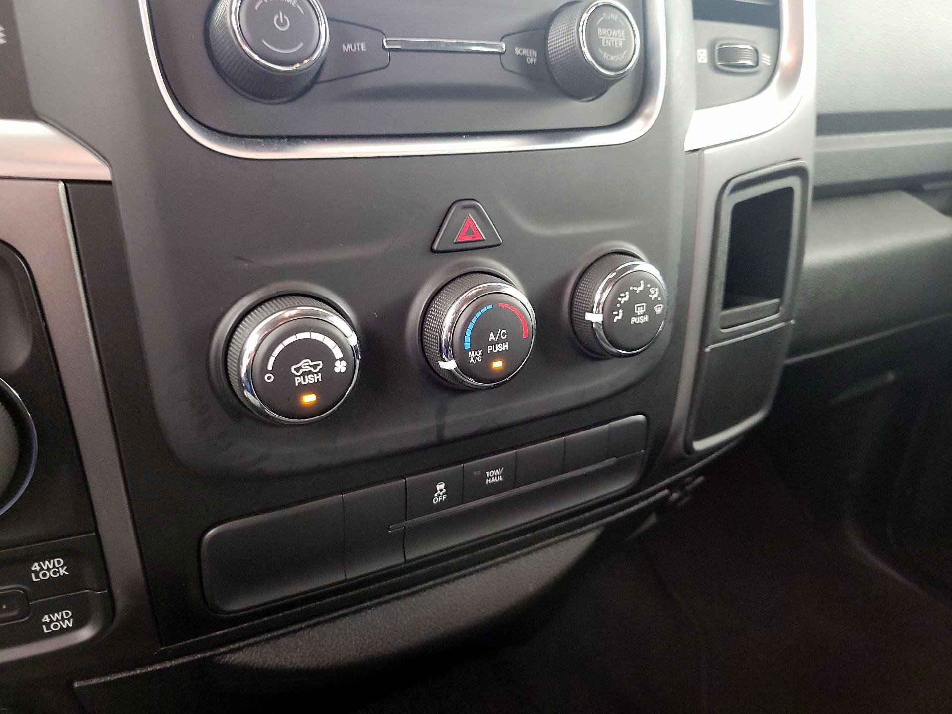 Thumbnail: 2022 RAM 1500 Classic - 16