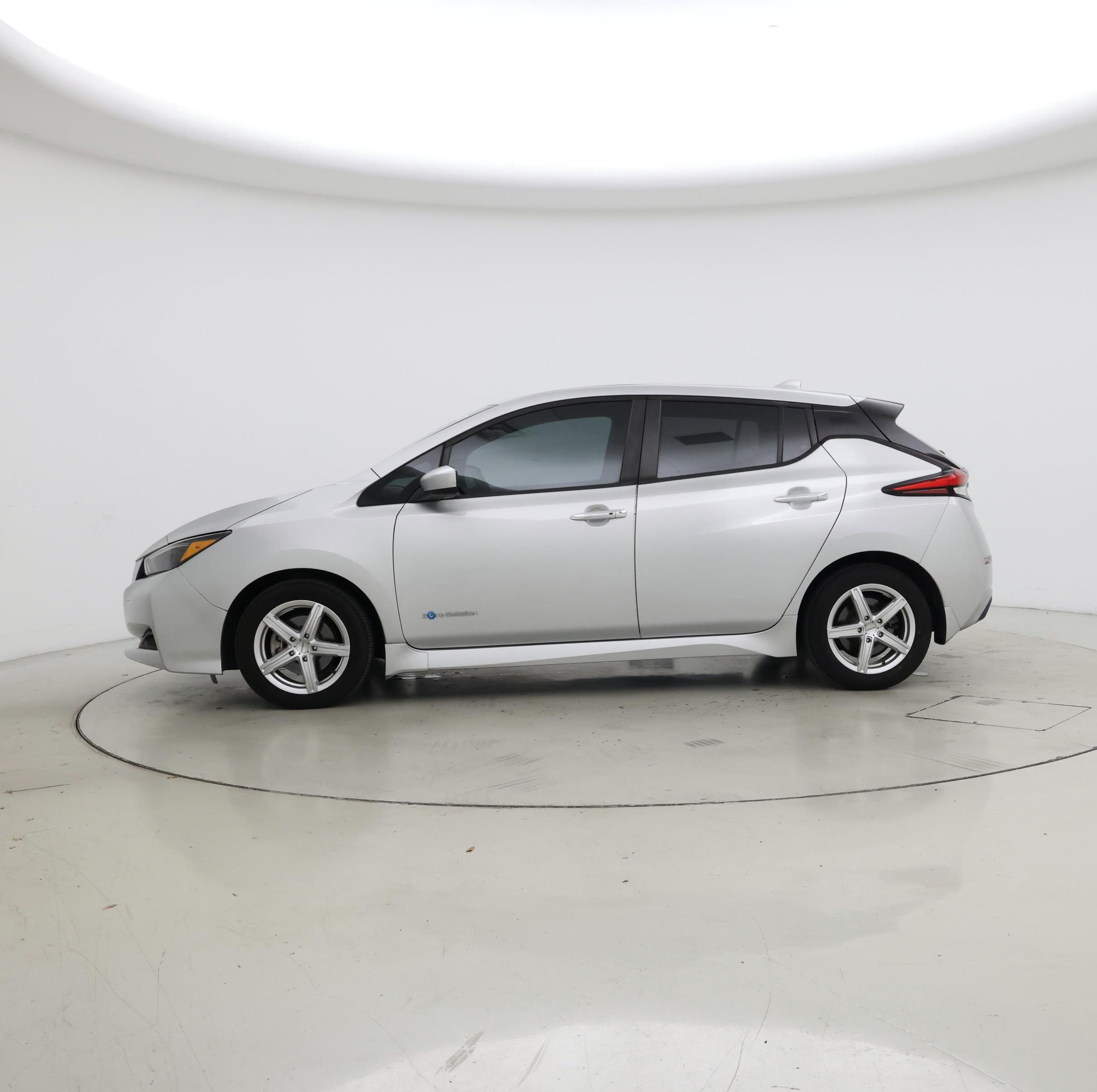 Thumbnail: 2018 Nissan Leaf - 3