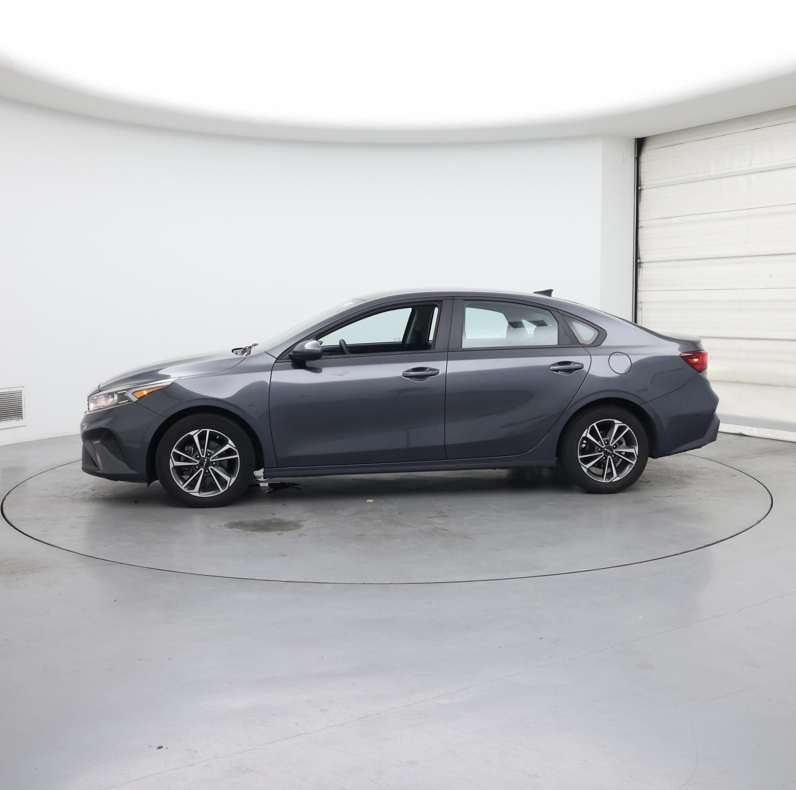 Thumbnail: 2023 Kia Forte - 3