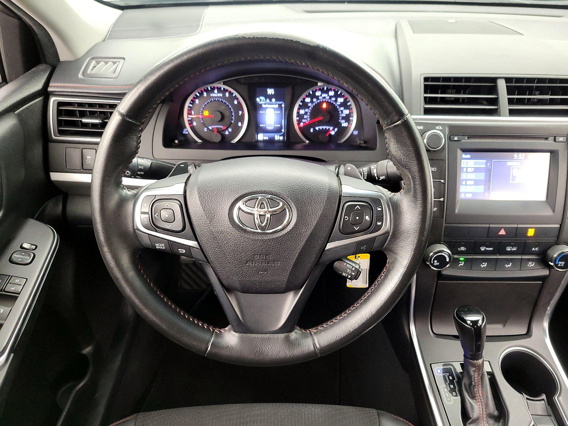 Thumbnail: 2016 Toyota Camry - 10
