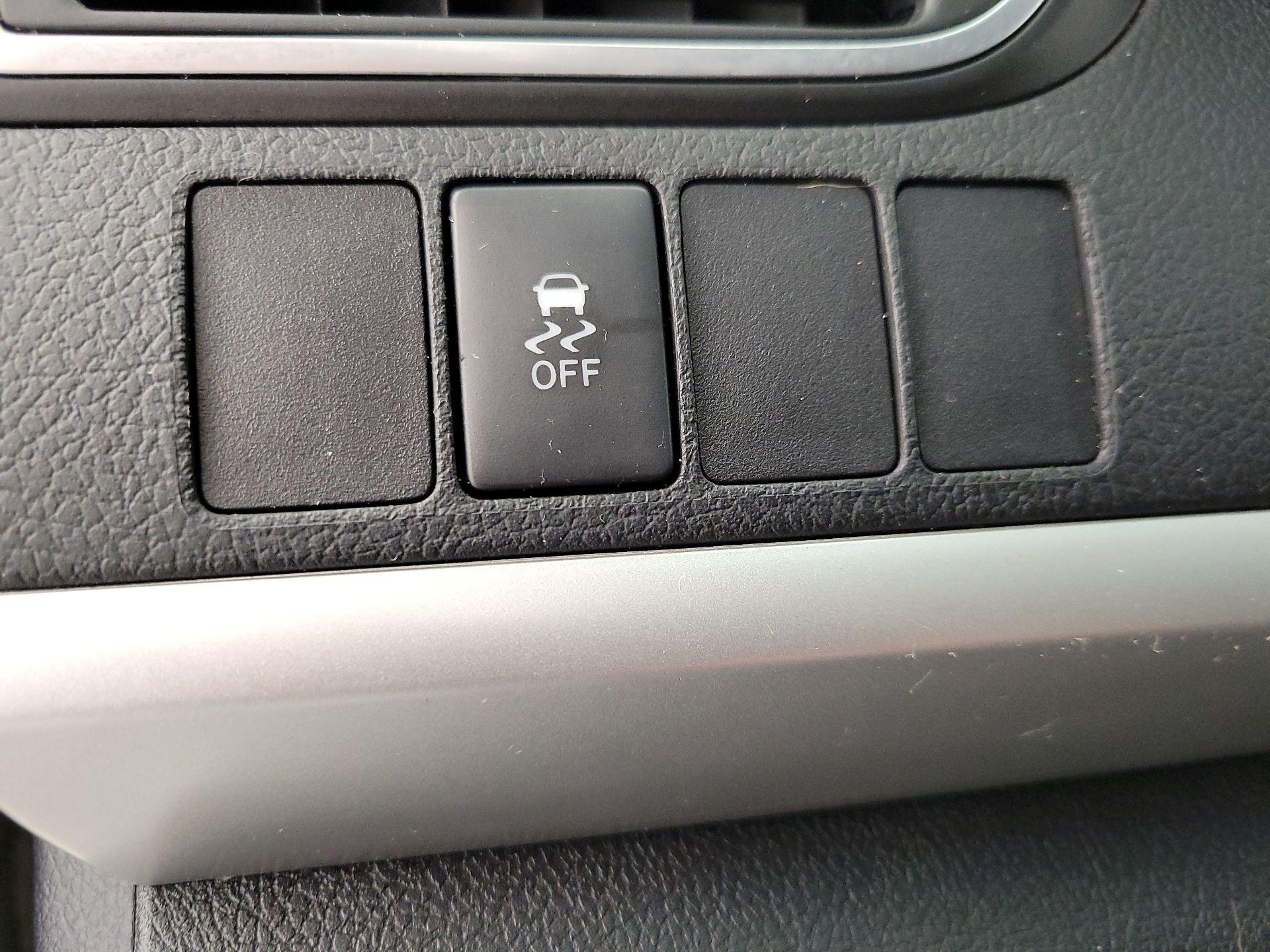 Thumbnail: 2016 Toyota Camry - 13