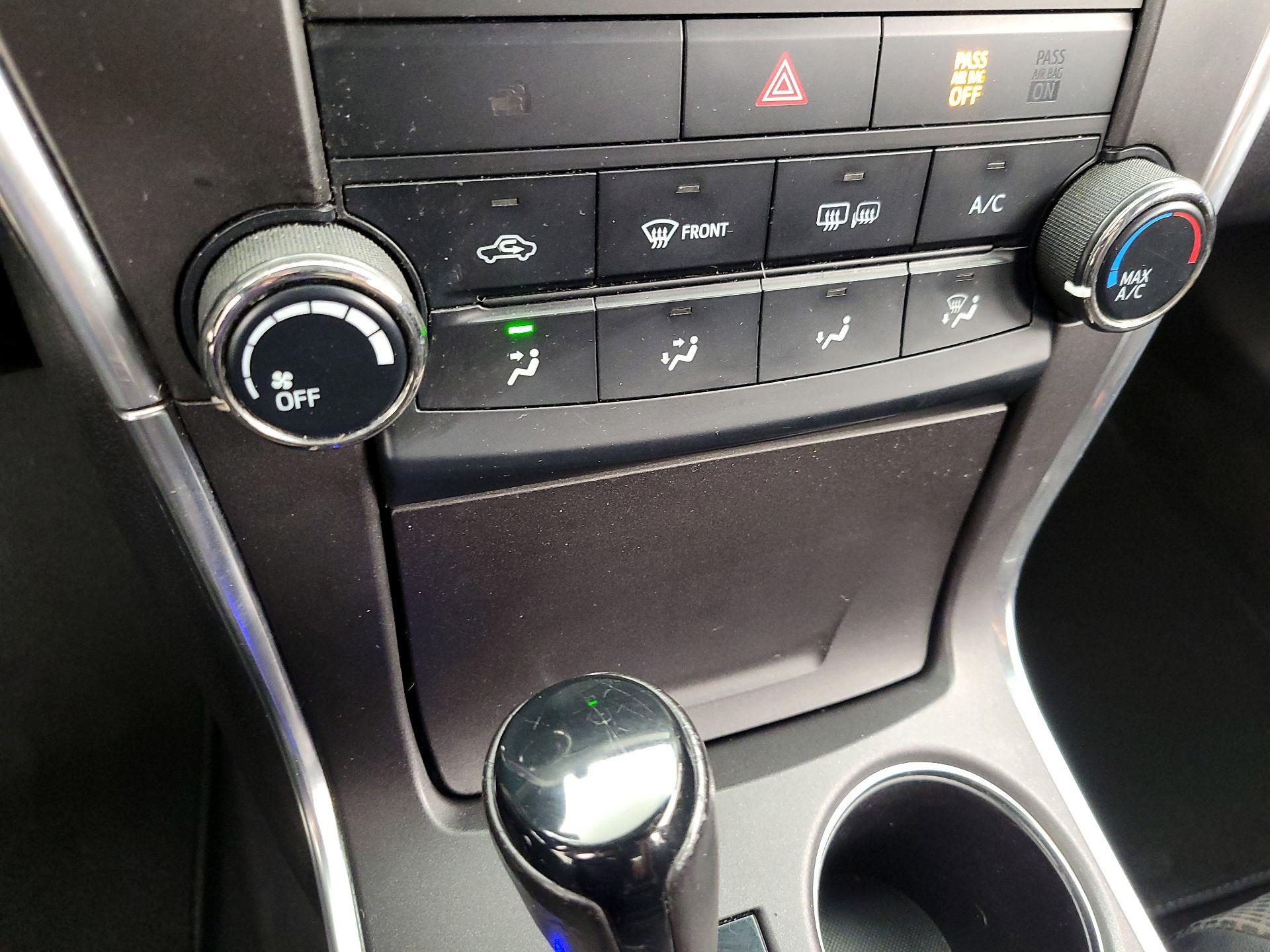 Thumbnail: 2016 Toyota Camry - 16
