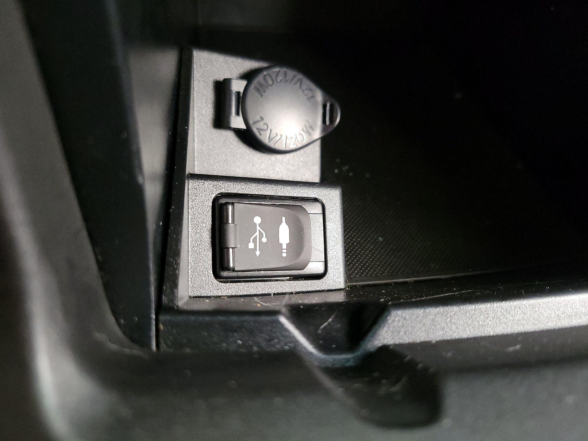 Thumbnail: 2016 Toyota Camry - 18