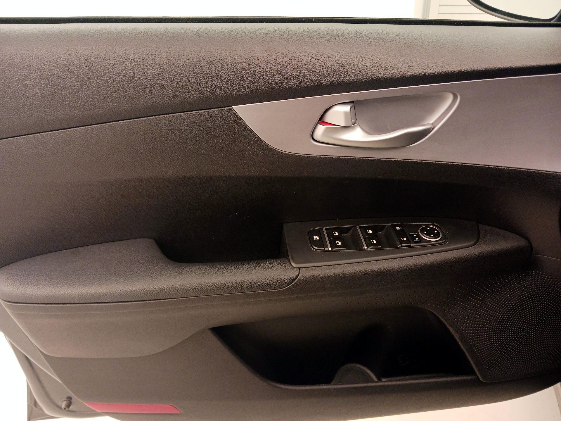 Thumbnail: 2023 Kia Forte - 12