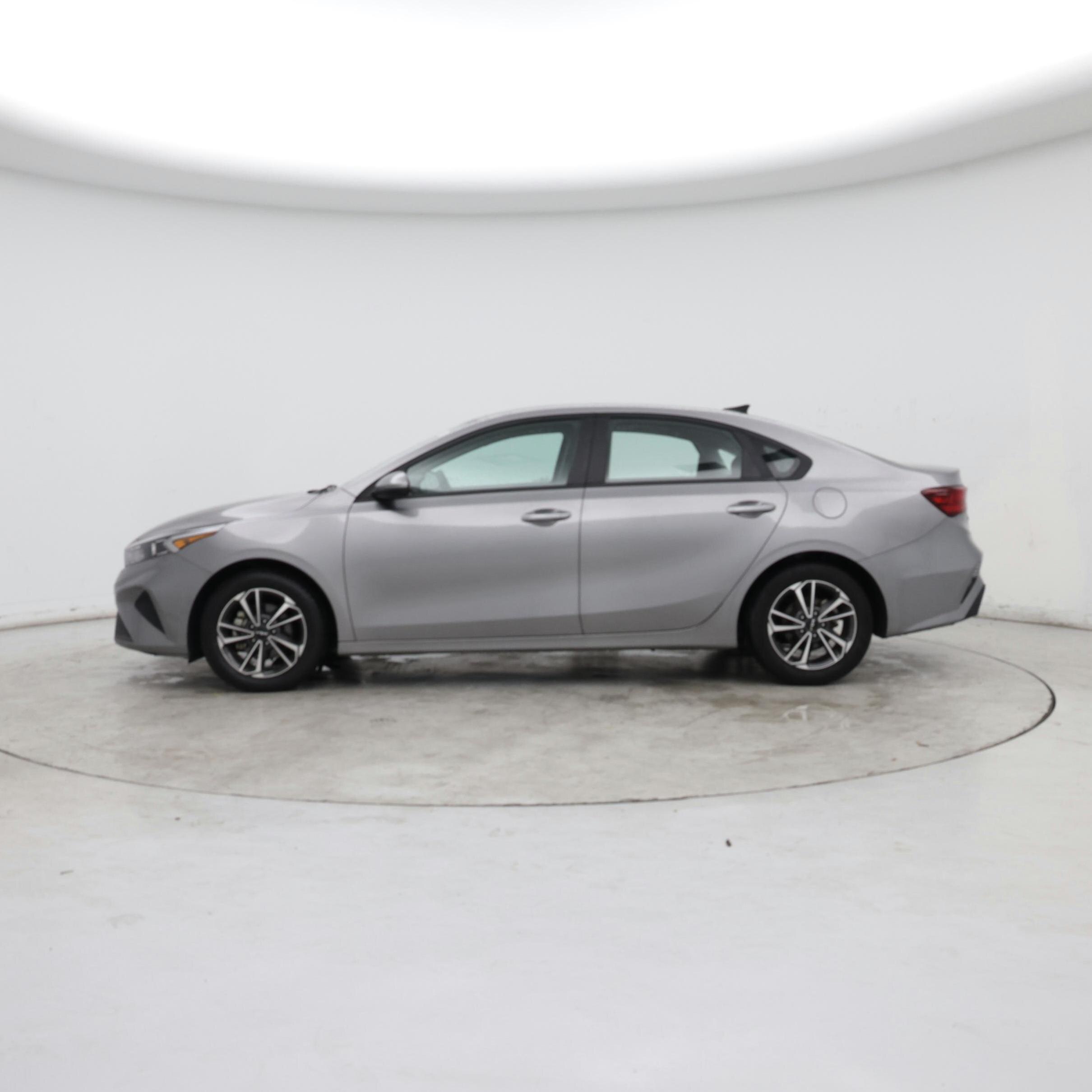 Thumbnail: 2023 Kia Forte - 3