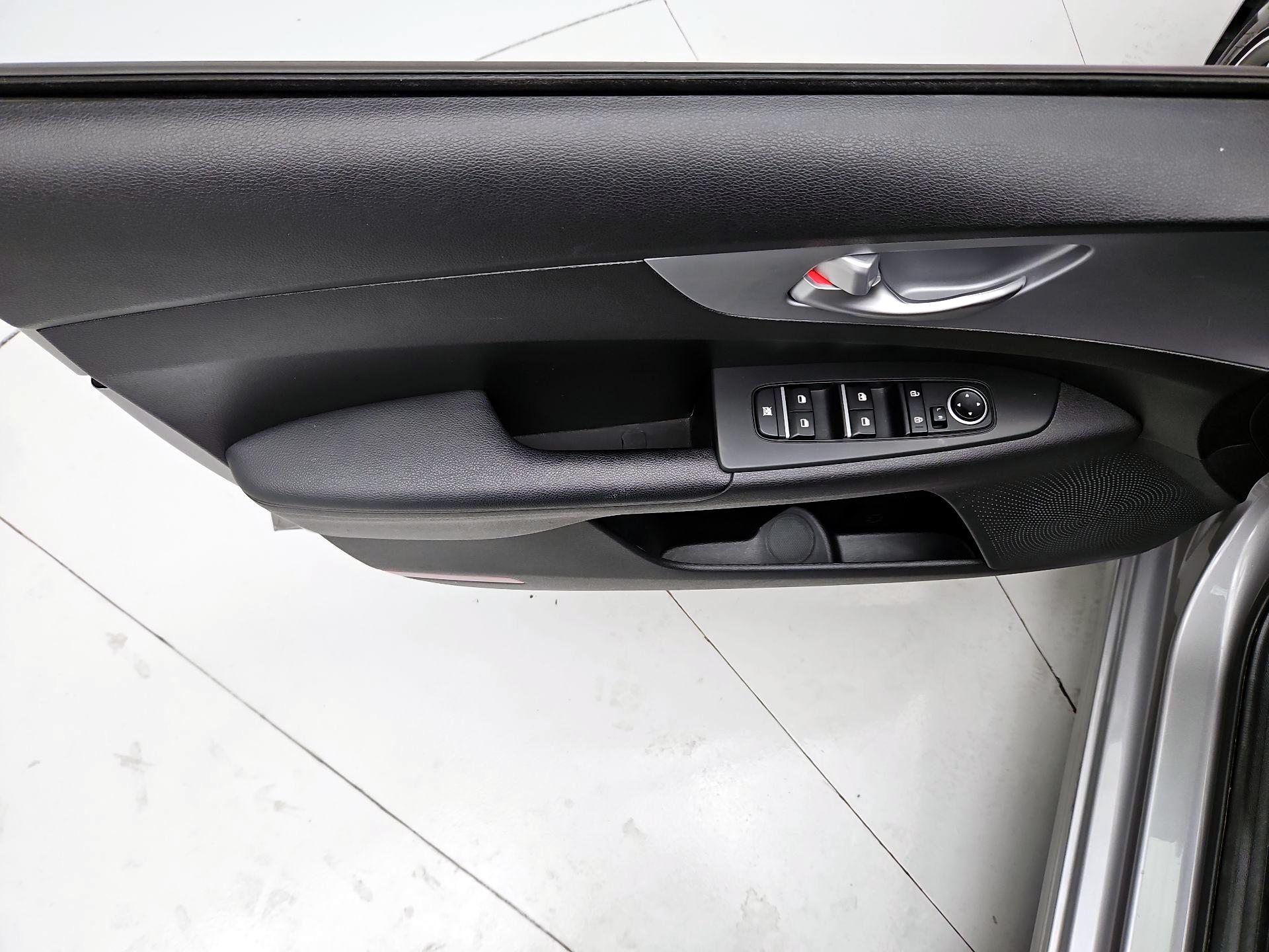Thumbnail: 2023 Kia Forte - 12