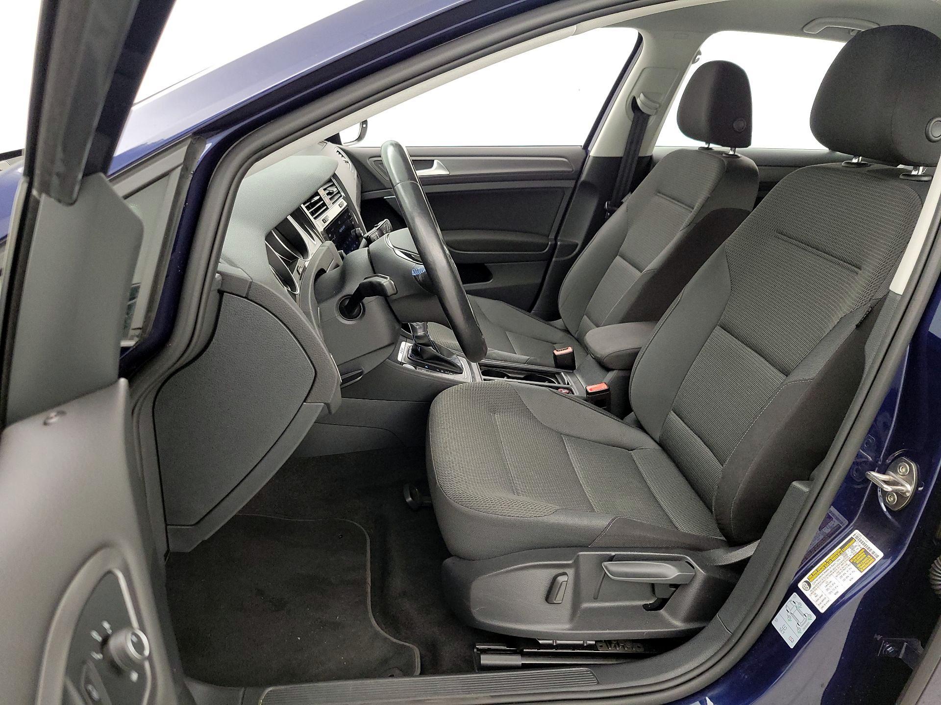 Thumbnail: 2019 Volkswagen e-Golf - 11