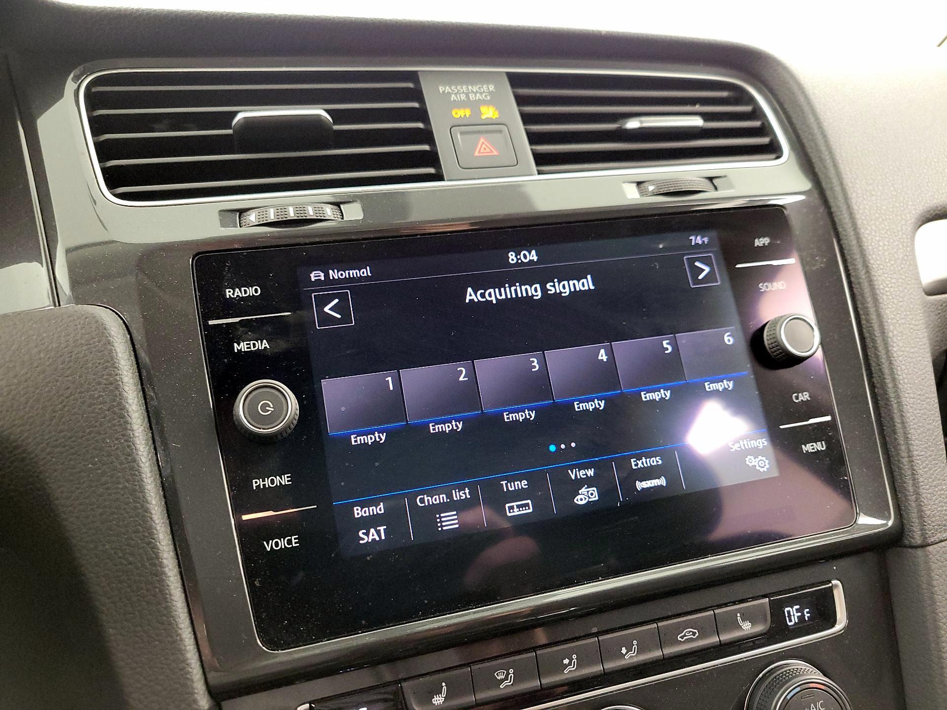 Thumbnail: 2019 Volkswagen e-Golf - 15
