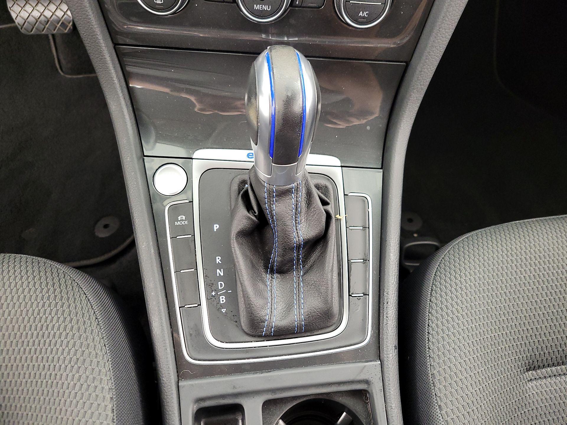 Thumbnail: 2019 Volkswagen e-Golf - 17