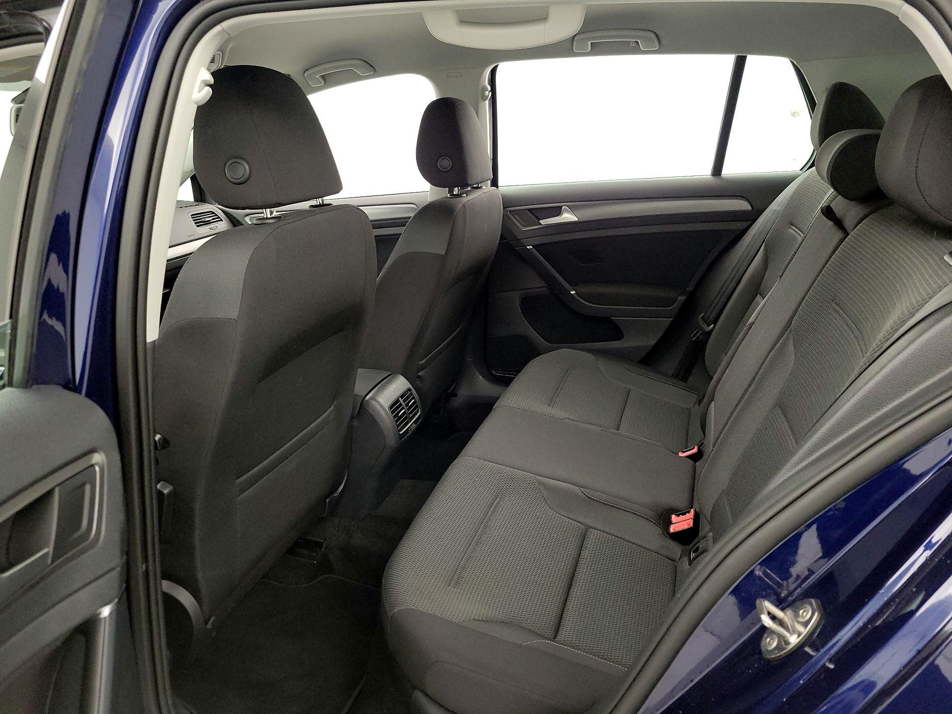 Thumbnail: 2019 Volkswagen e-Golf - 19
