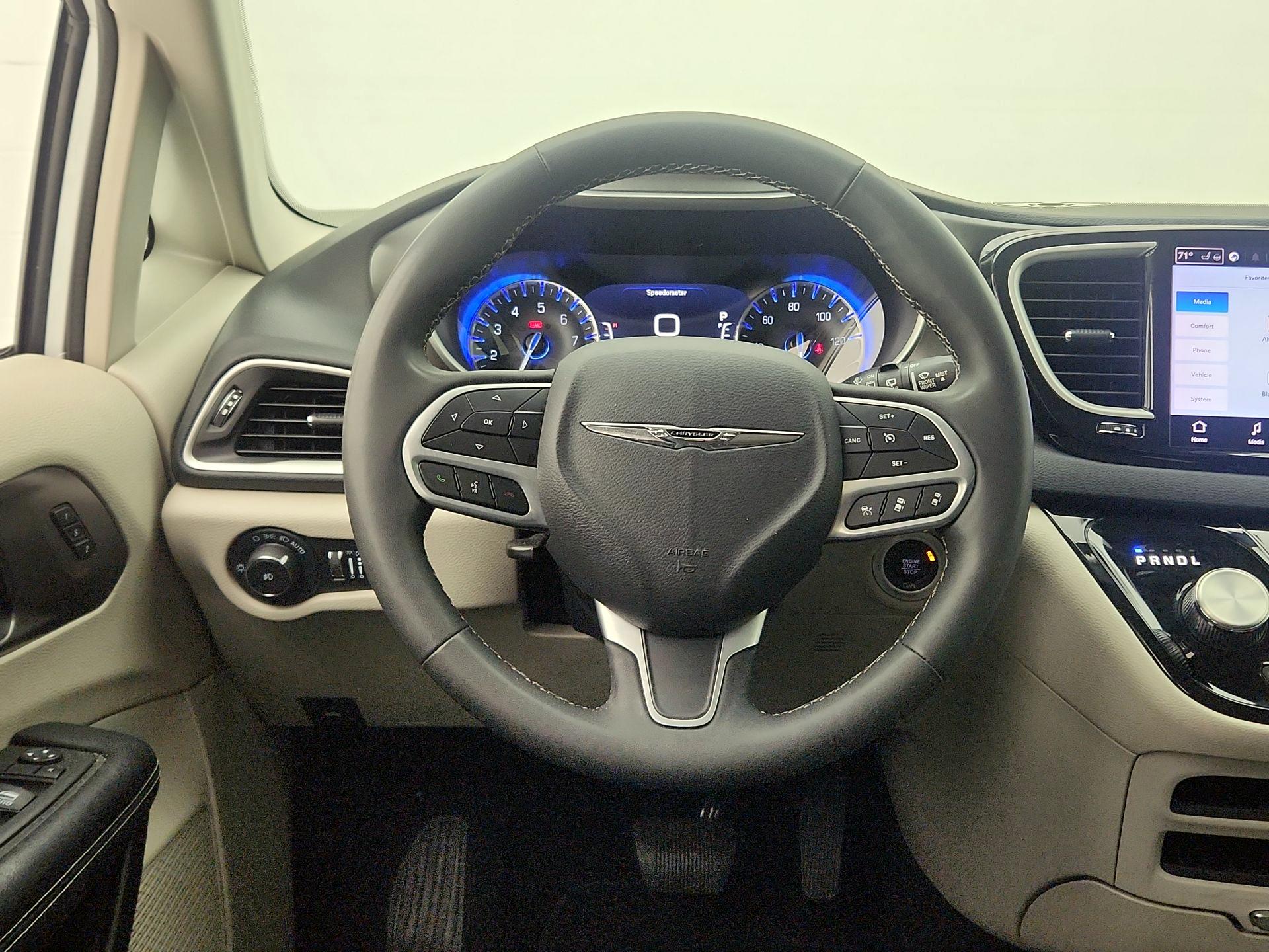 Thumbnail: 2023 Chrysler Pacifica - 10