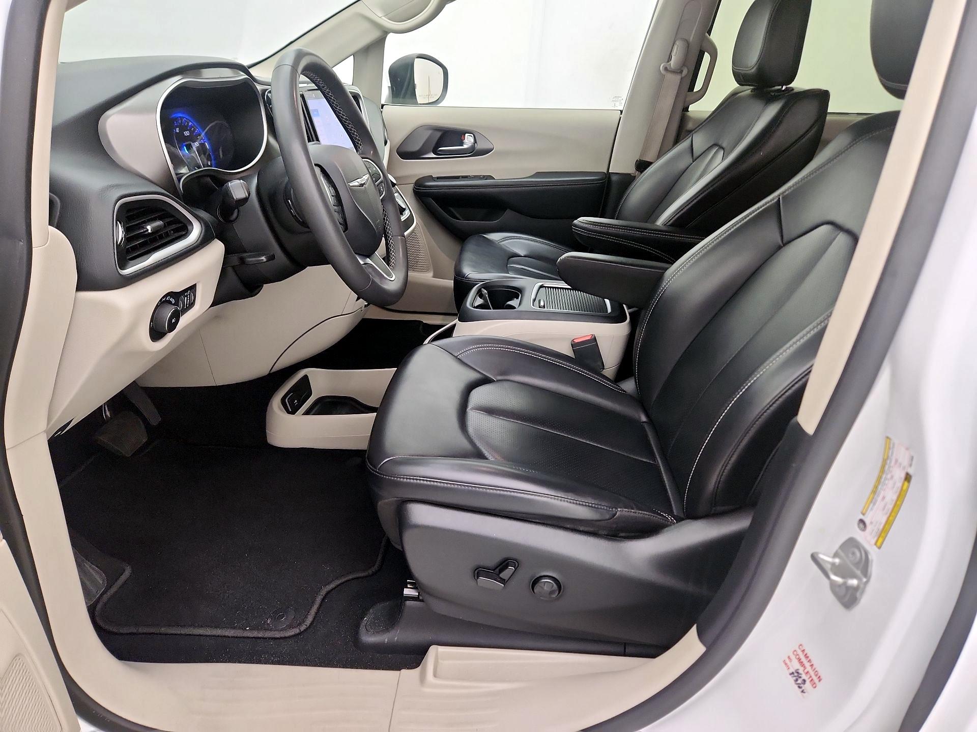 Thumbnail: 2023 Chrysler Pacifica - 11