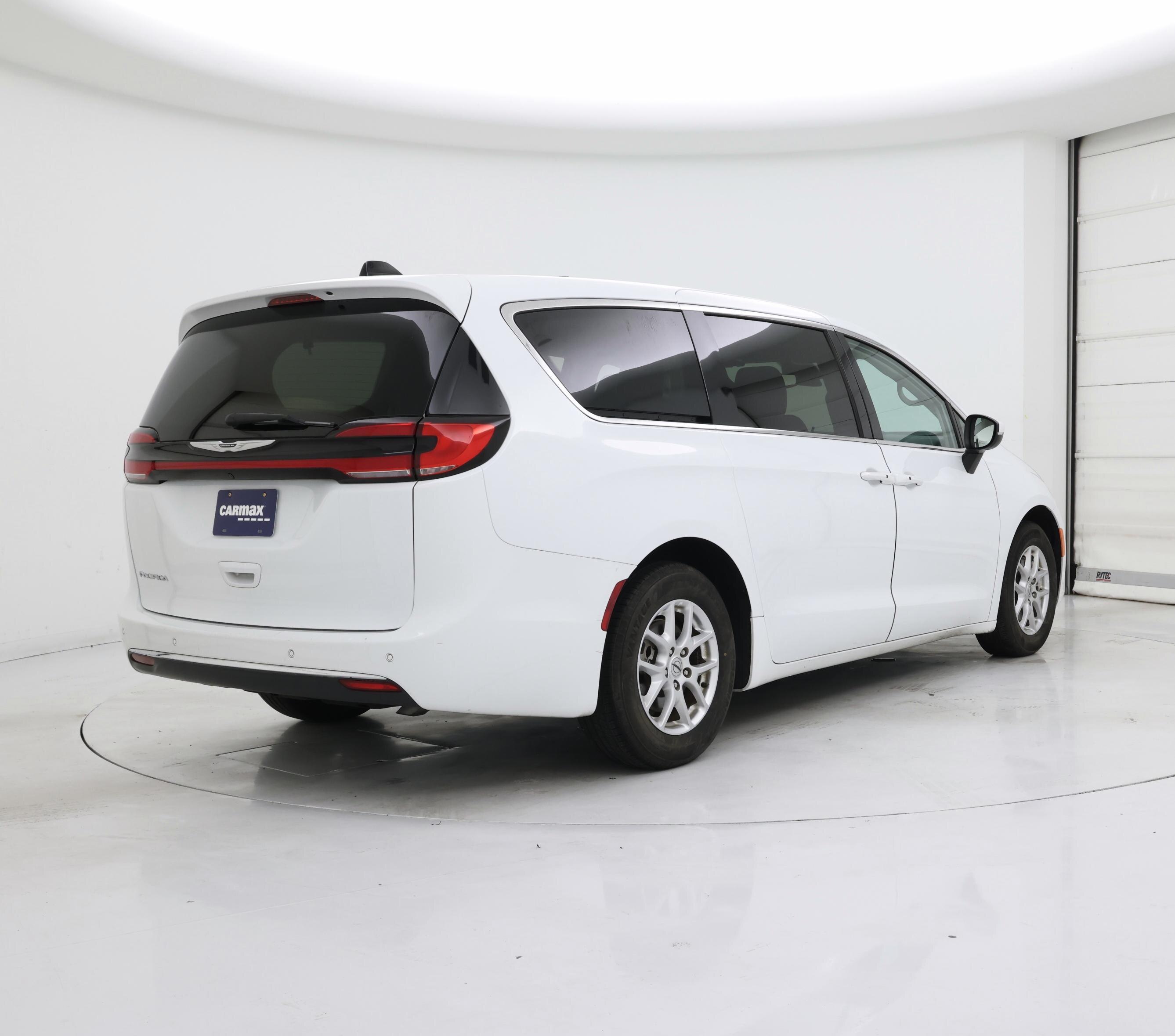 Thumbnail: 2023 Chrysler Pacifica - 8