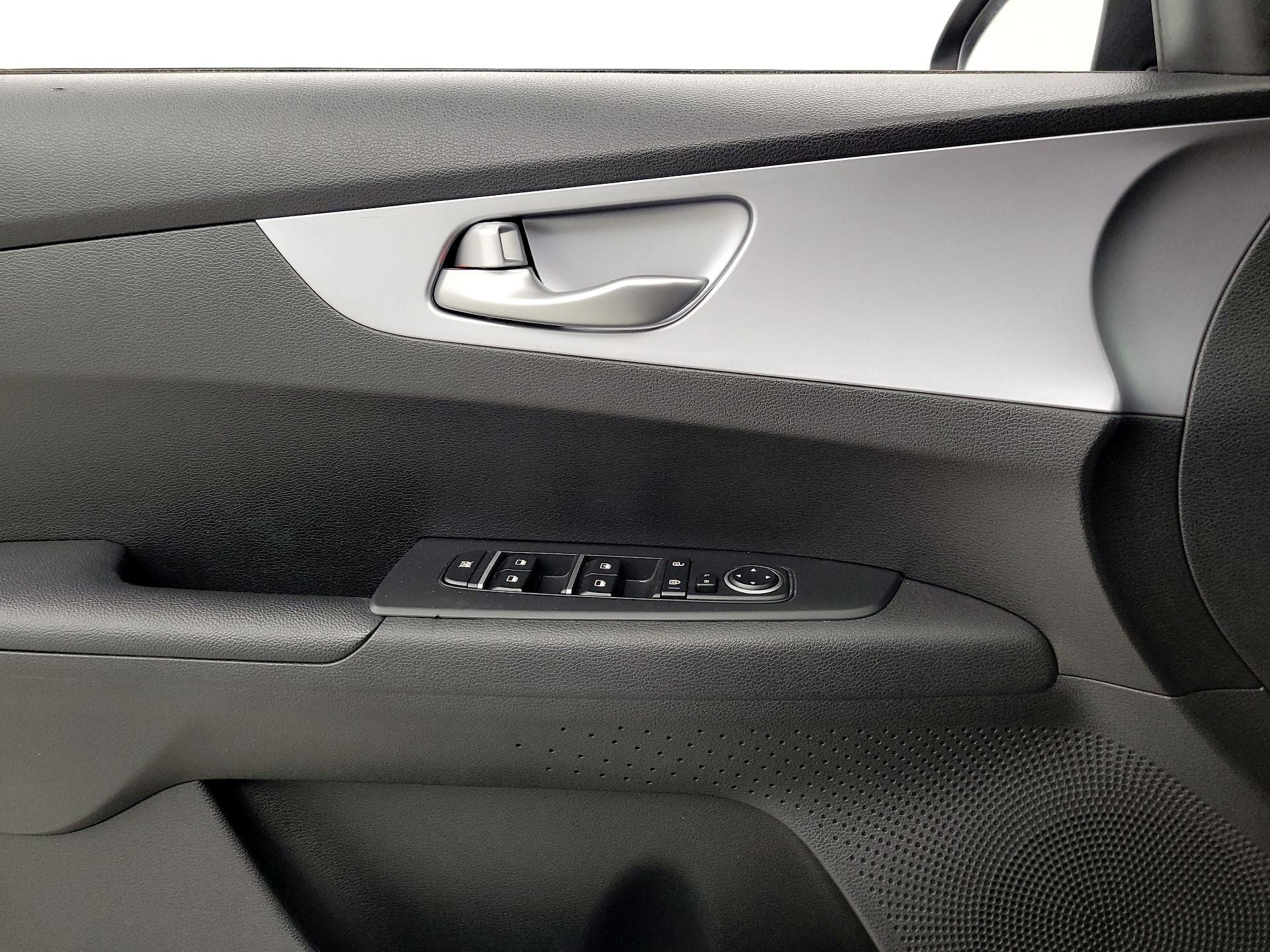 Thumbnail: 2023 Kia Forte - 12