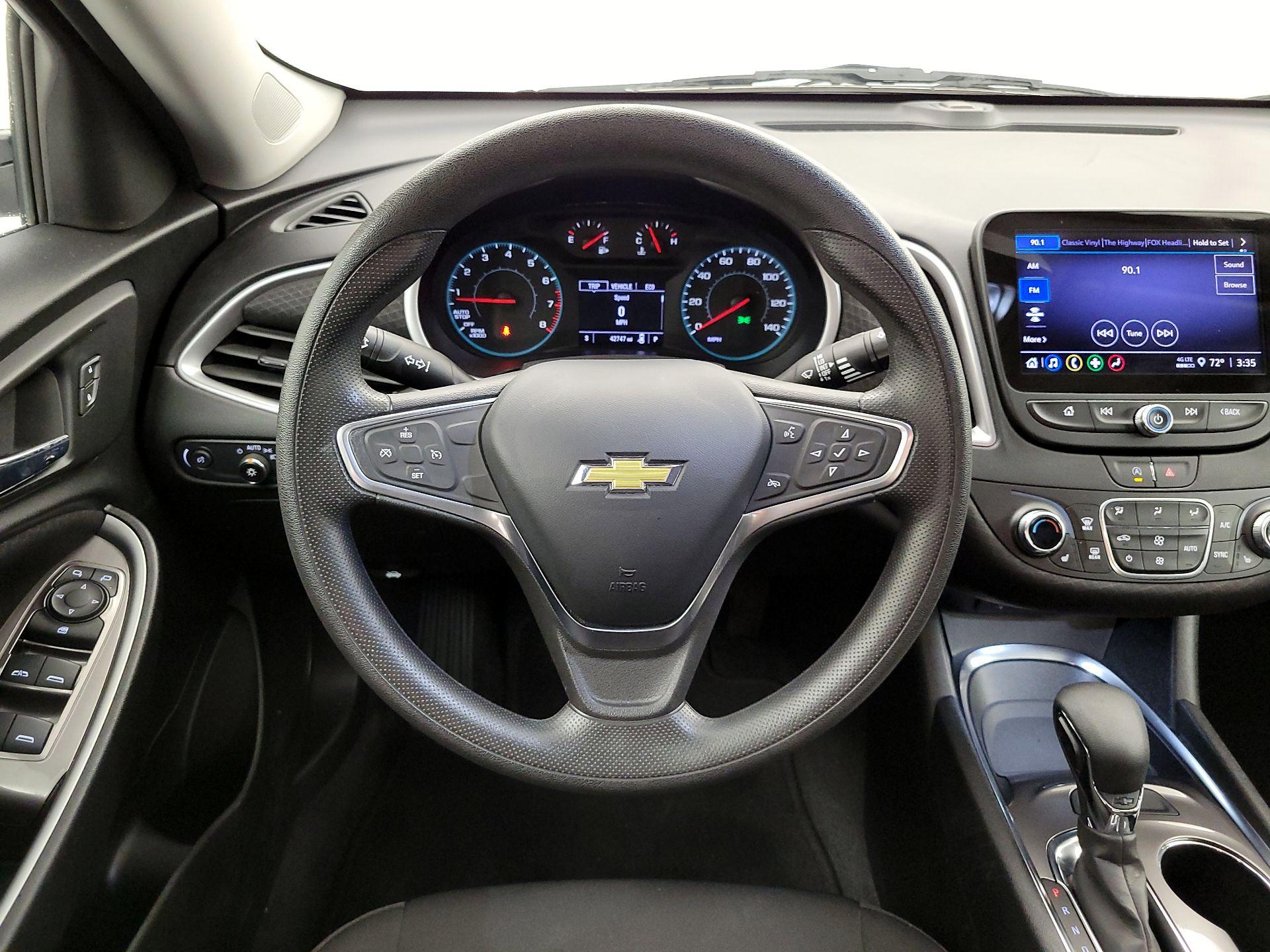 Thumbnail: 2022 Chevrolet Malibu - 10